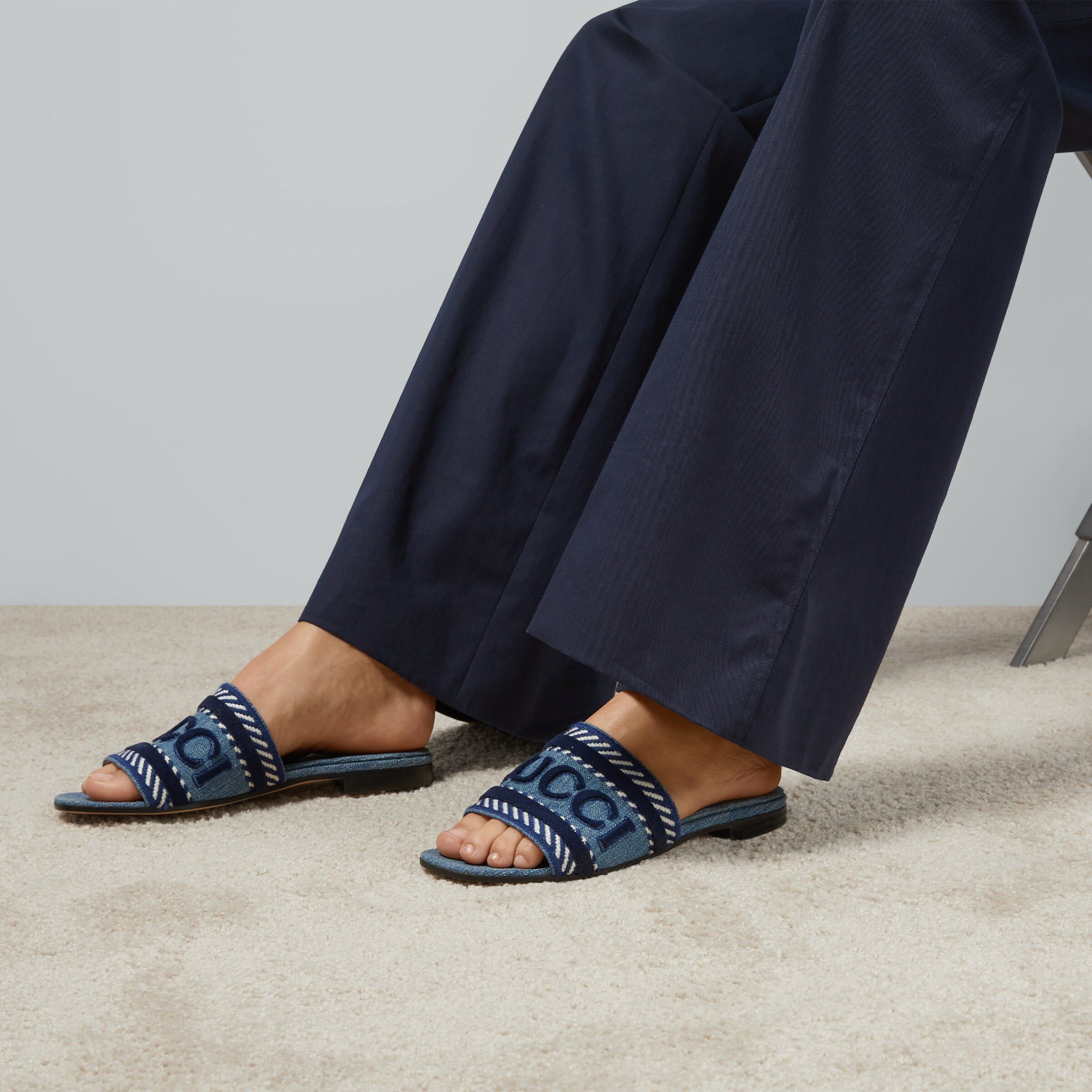 Gucci Gucci Logo Denim Slide Sandals SIZE 39 Size ONE SIZE - 5 Thumbnail