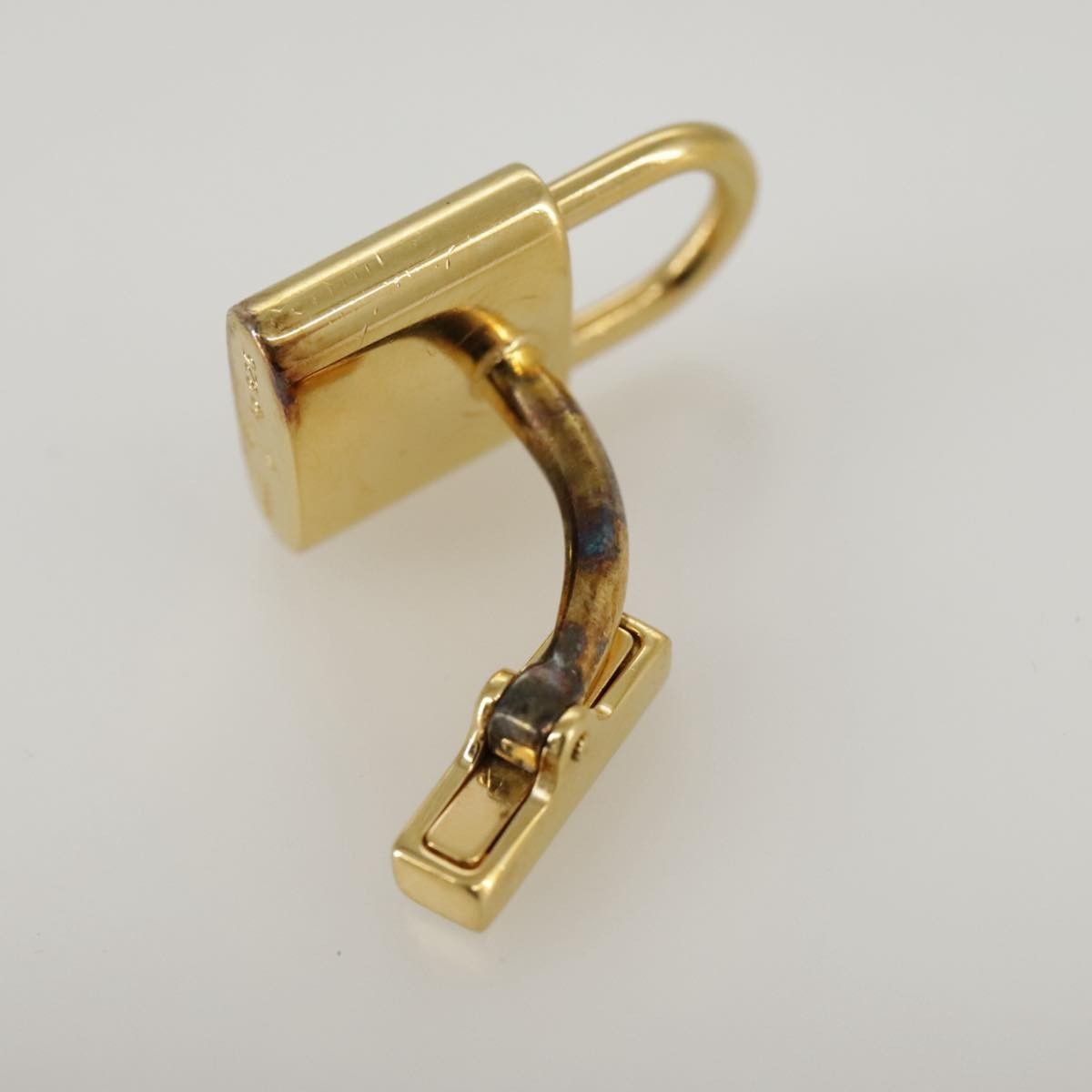 Louis Vuitton Louis Vuitton Padlock and Key Logo Cufflinks Silver Size ONE SIZE - 14 Thumbnail