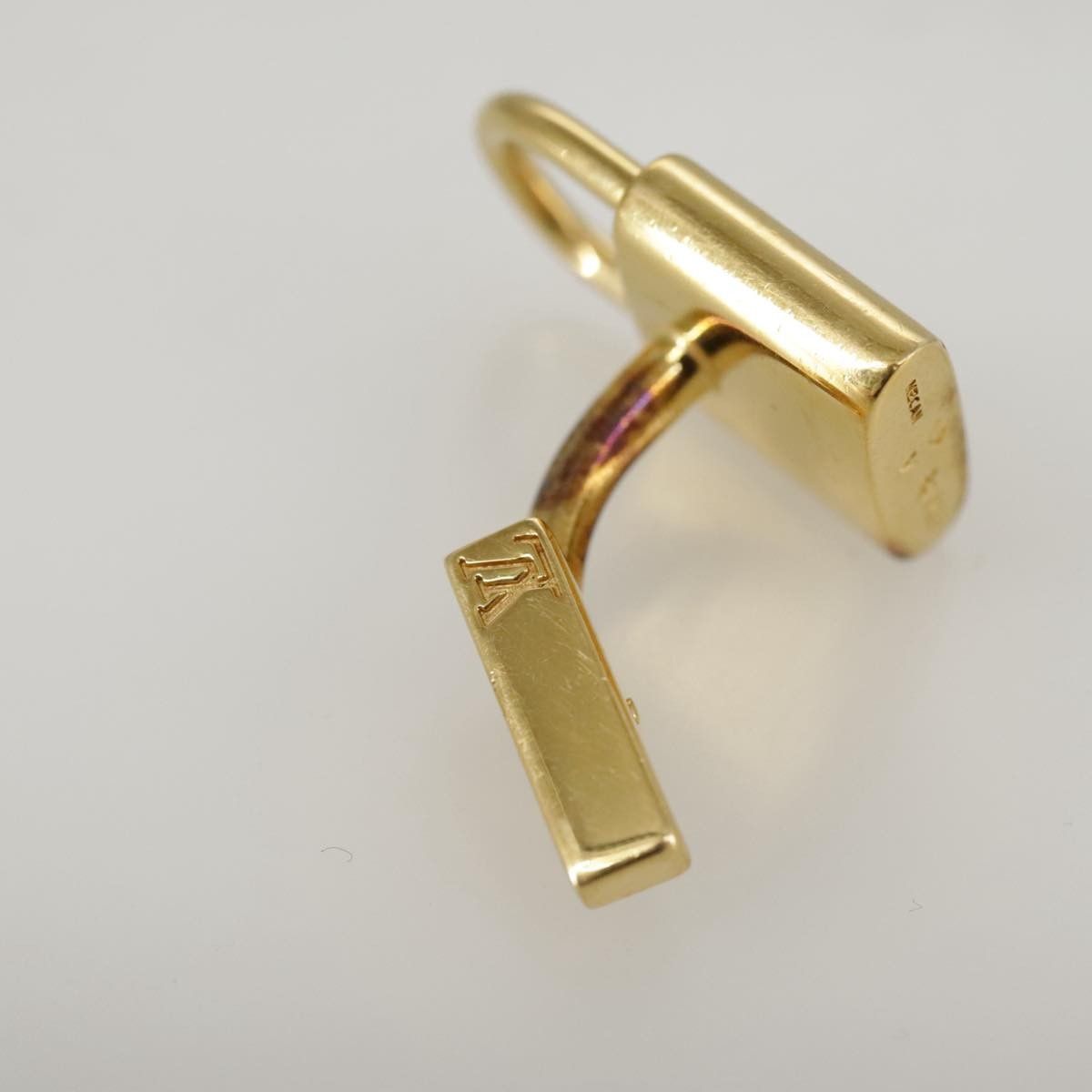 Louis Vuitton Louis Vuitton Padlock and Key Logo Cufflinks Silver Size ONE SIZE - 10 Thumbnail