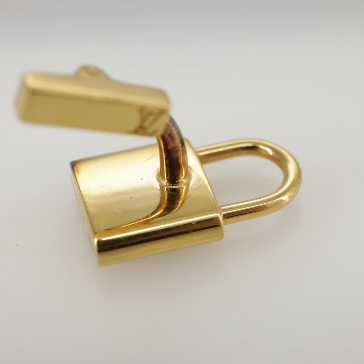Louis Vuitton Louis Vuitton Padlock and Key Logo Cufflinks Silver Size ONE SIZE - 9 Thumbnail