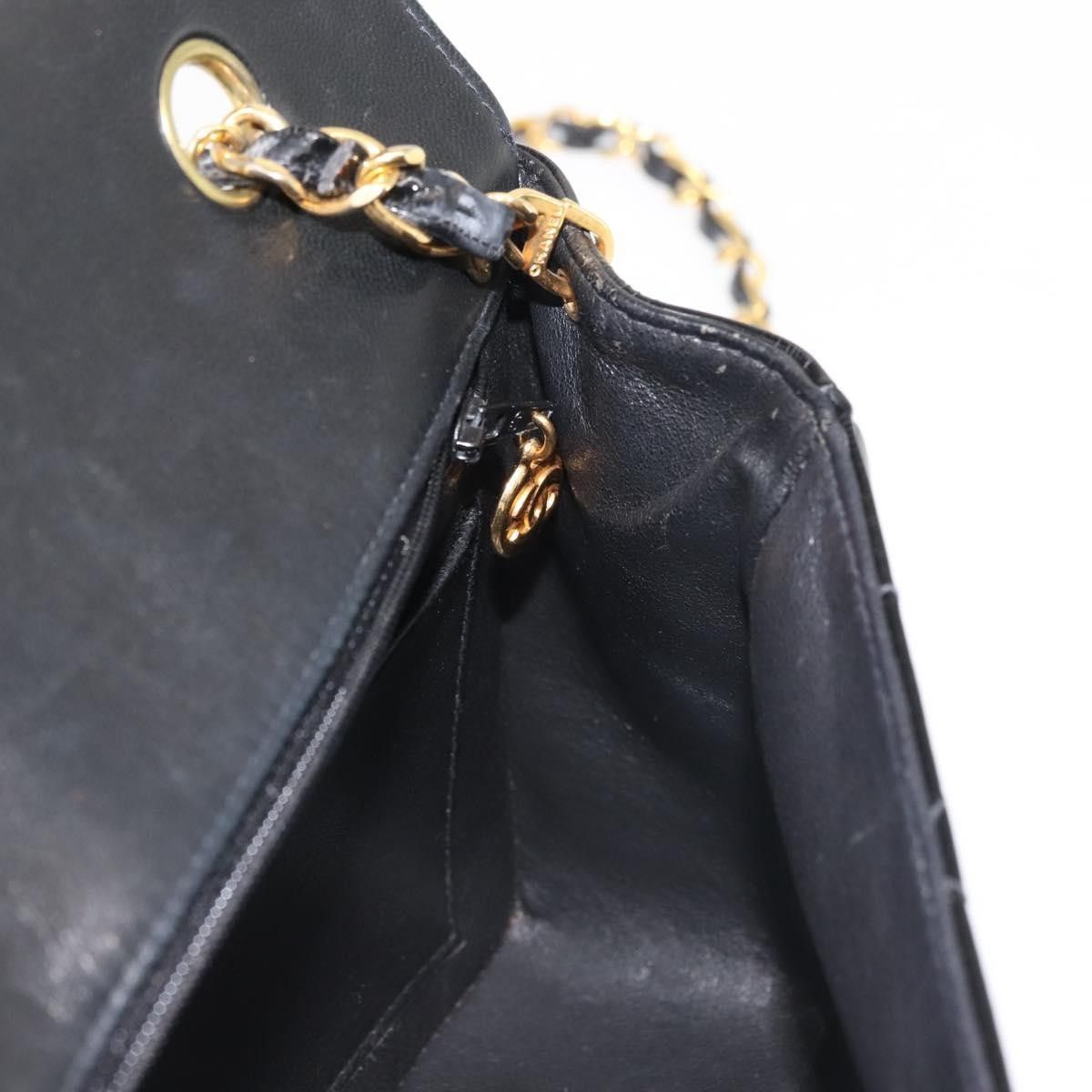 Chanel Chanel Vintage Diana Flap Bag Quilted Patent Size ONE SIZE - 22 Thumbnail
