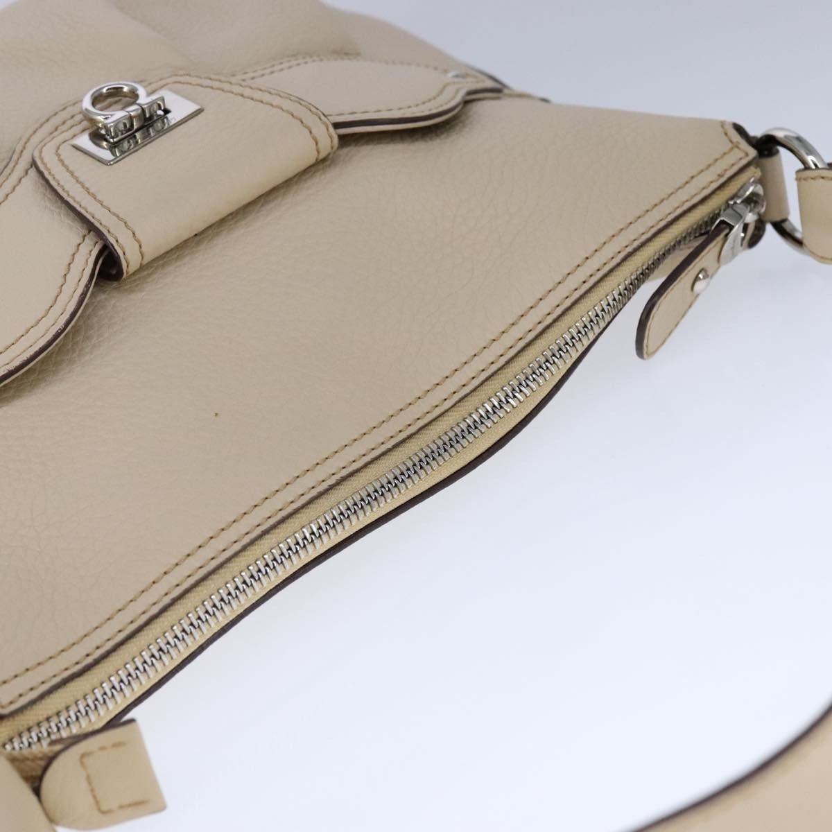 Salvatore Ferragamo Salvatore Ferragamo Gancini Shoulder Bag Leather Size ONE SIZE - 15 Thumbnail