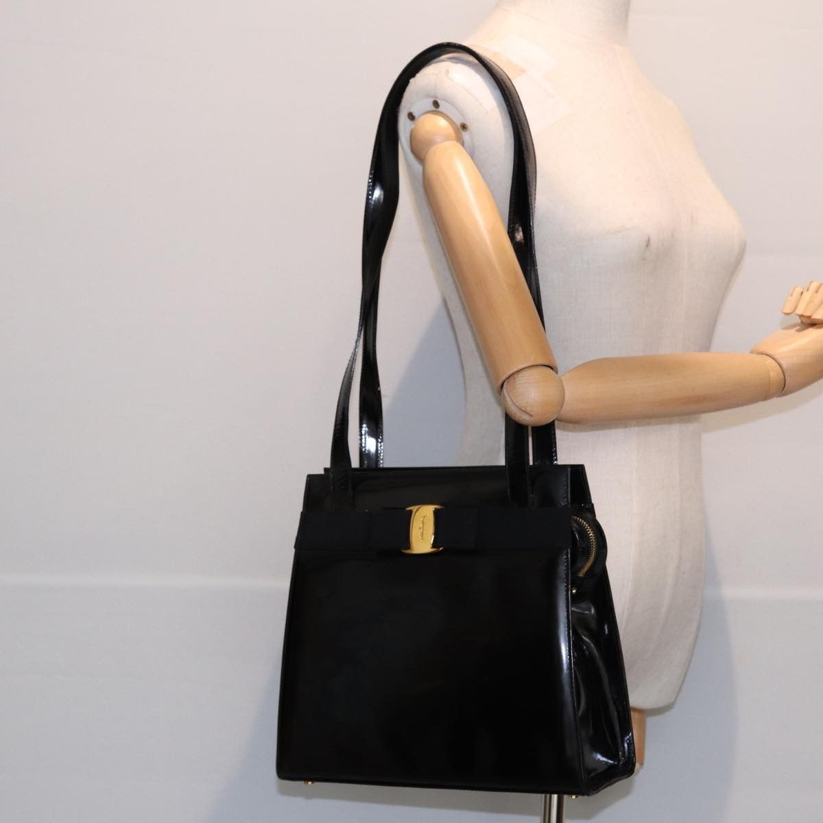 Salvatore Ferragamo Salvatore Ferragamo Vala Shoulder Bag Patent Leather Size ONE SIZE - 13 Thumbnail