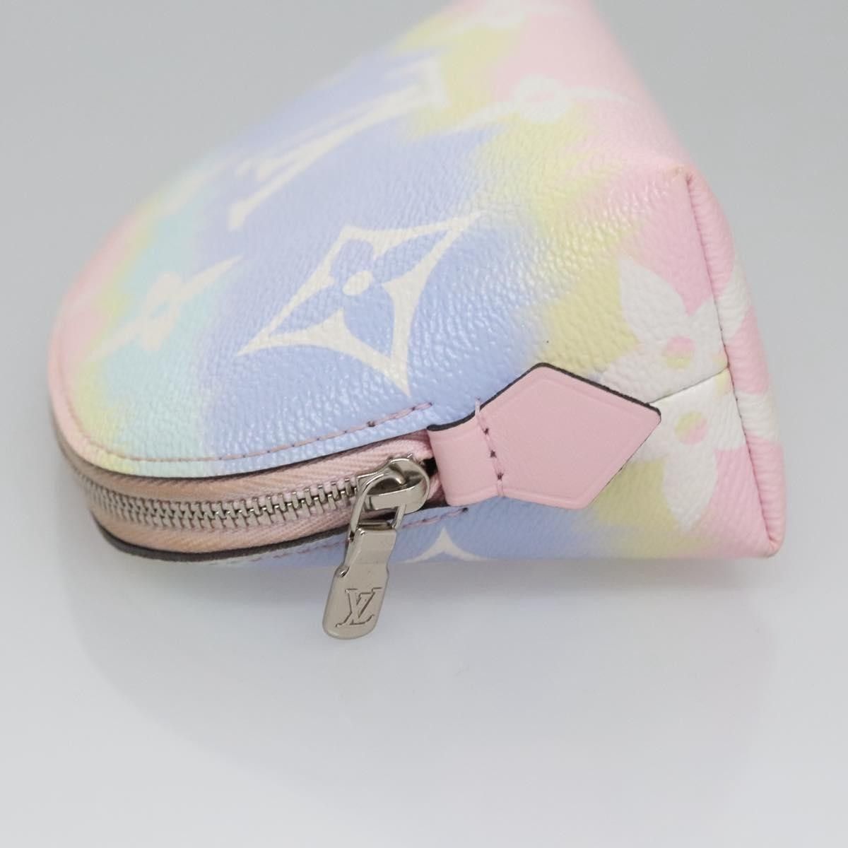 Louis Vuitton Louis Vuitton Cosmetic Pouch Spring in the City Monogram Giant Canvas Size ONE SIZE - 4 Thumbnail