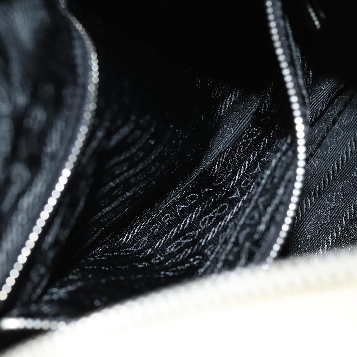 Prada Prada Vintage Zip Handbag Tessuto Size ONE SIZE - 23 Thumbnail