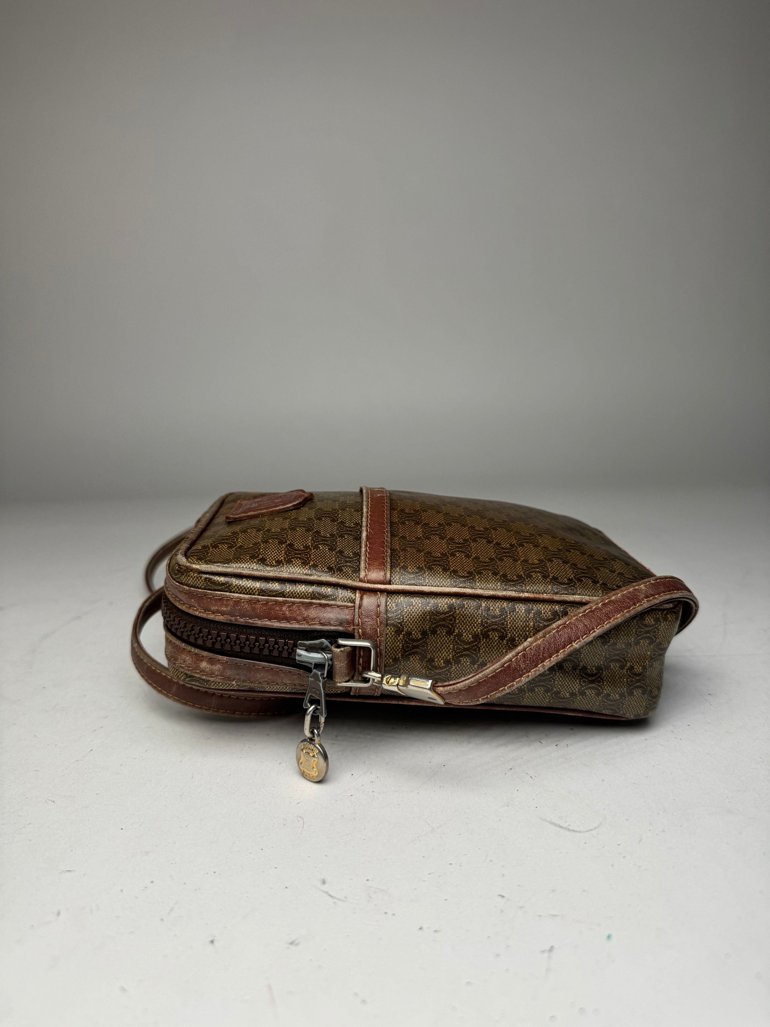 Celine Vintage Paris Patent Leather Monogram Messenger Bag Khaki Br Size ONE SIZE - 5 Thumbnail