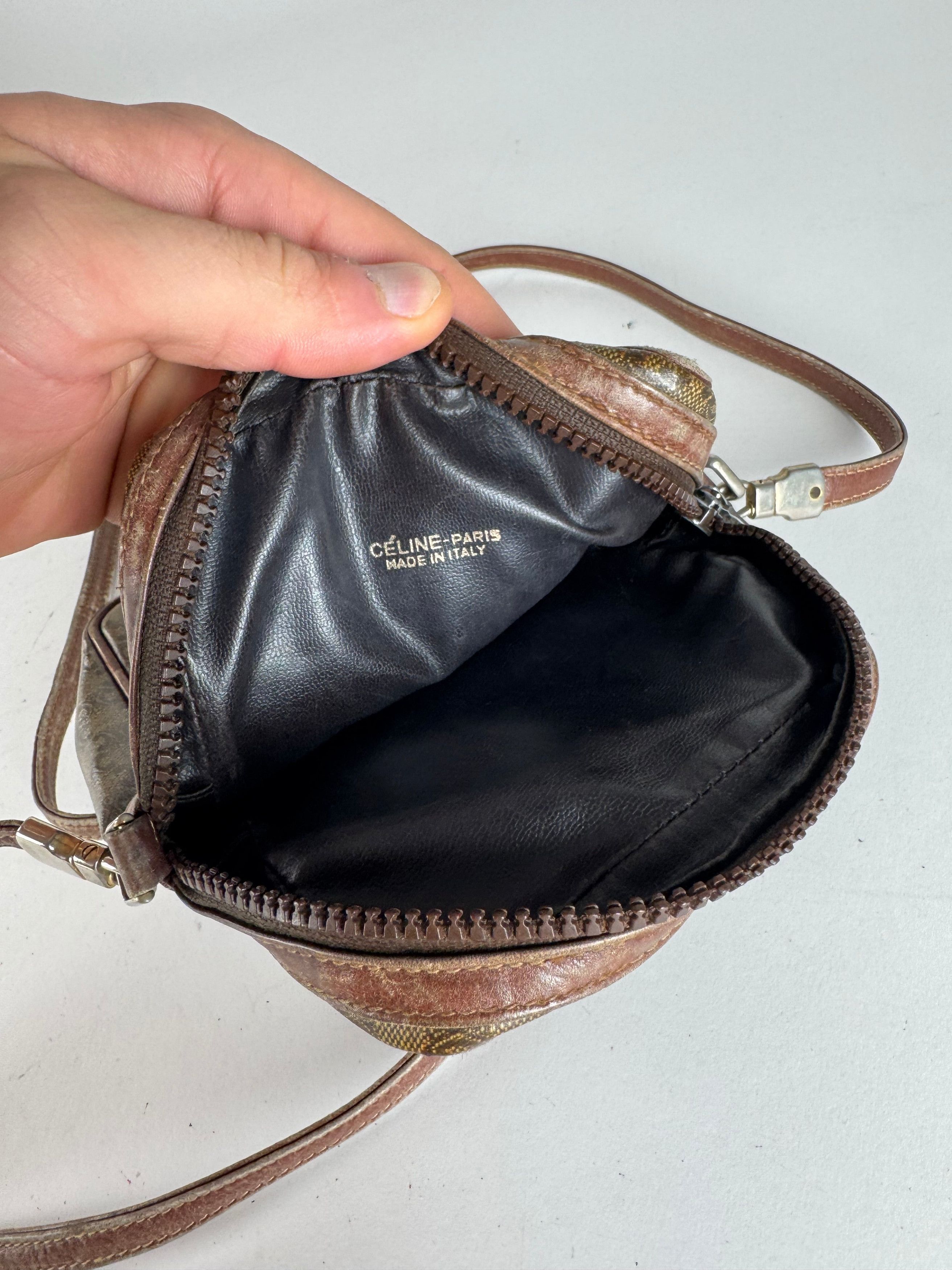 Celine Vintage Paris Patent Leather Monogram Messenger Bag Khaki Br Size ONE SIZE - 3 Thumbnail