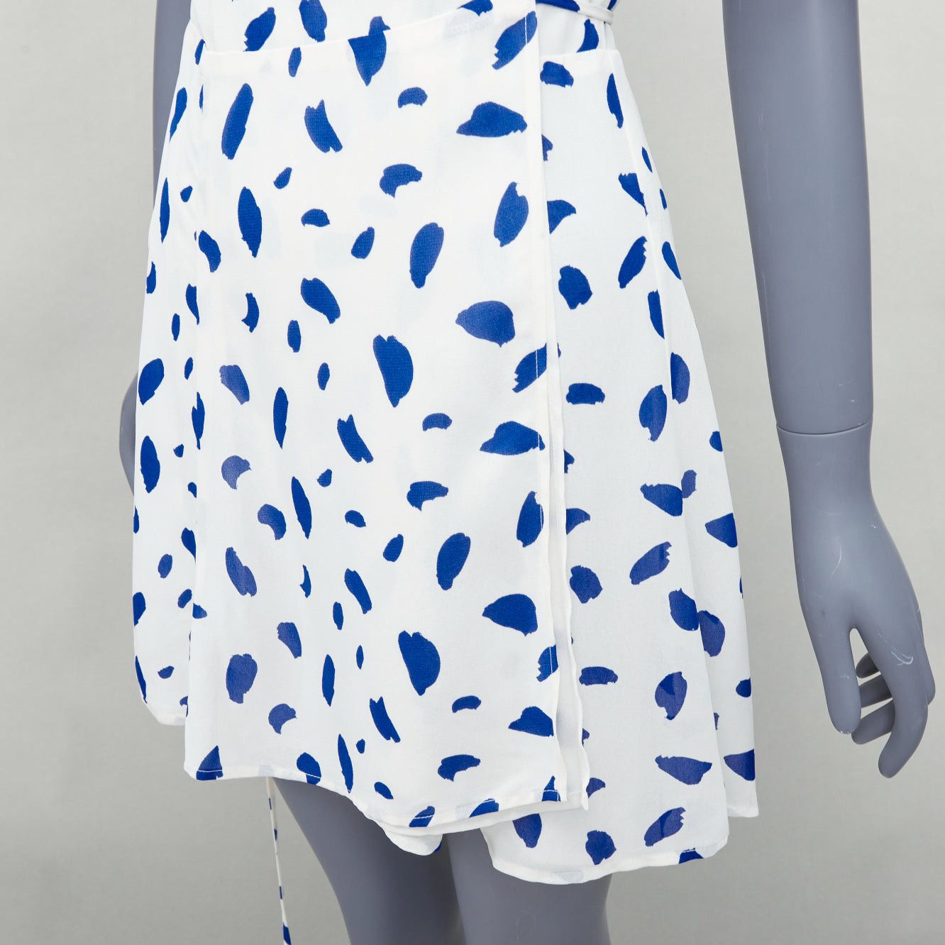 Reformation REFORMATION Lucky blue white Dalmatian print puff sleeve wrap dress M Size M / US 6-8 / IT 42-44 - 7 Thumbnail