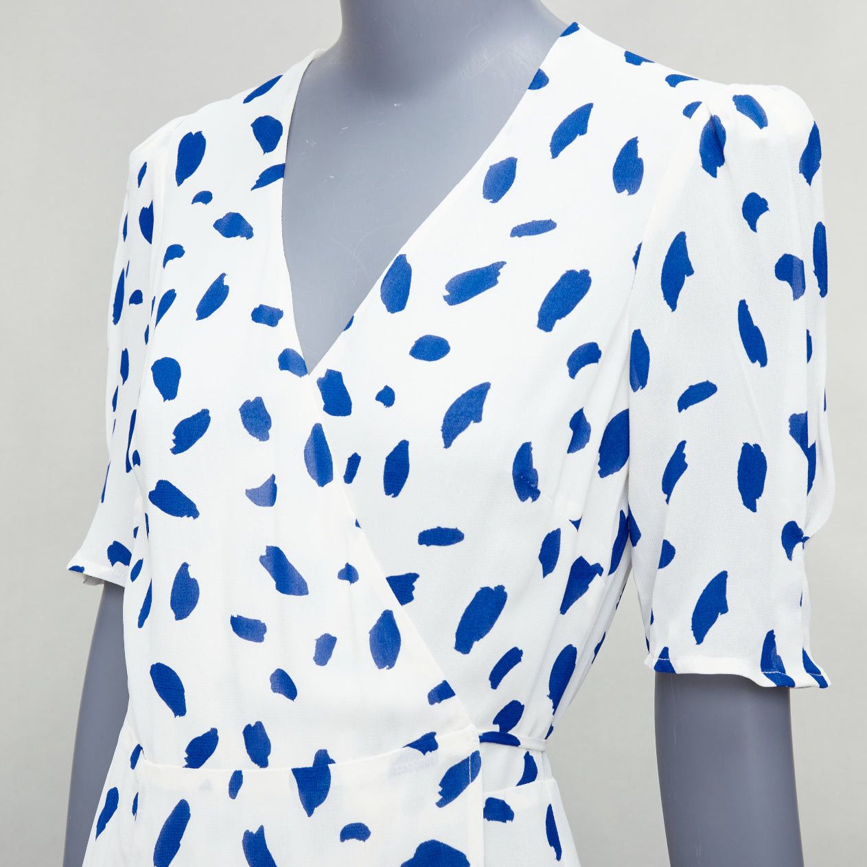 Reformation REFORMATION Lucky blue white Dalmatian print puff sleeve wrap dress M Size M / US 6-8 / IT 42-44 - 2 Thumbnail