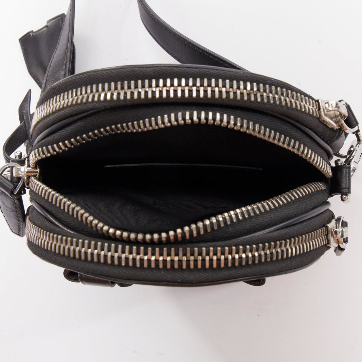 Alexander Wang ALEXANDER WANG Runway Canteen black circle multi pocket crossbody bag Size ONE SIZE - 9 Thumbnail