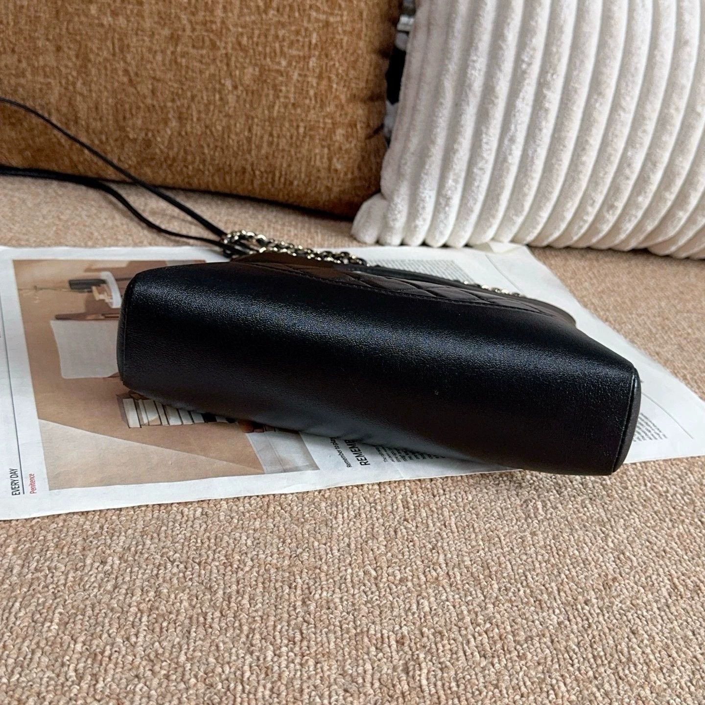 Chanel Pre-loved Bag Very good condition Size ONE SIZE - 4 Thumbnail