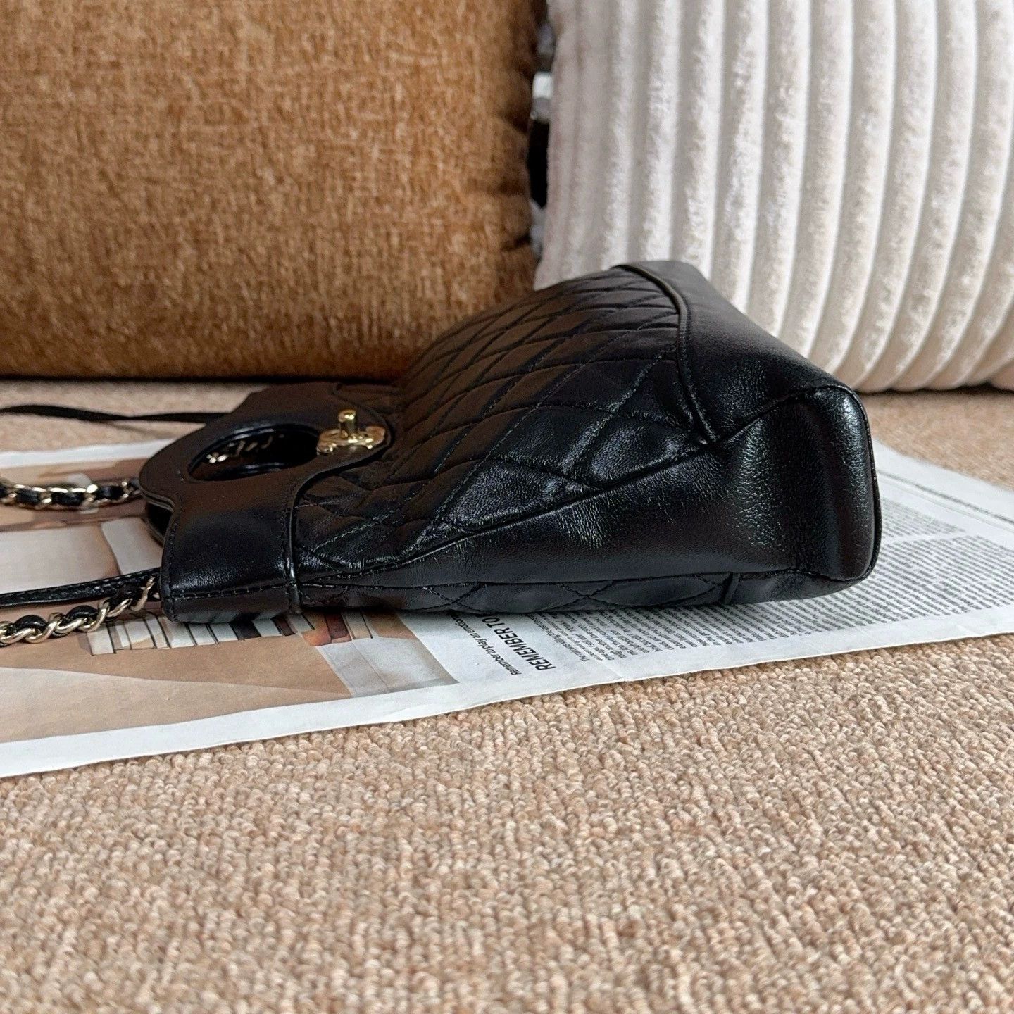Chanel Pre-loved Bag Very good condition Size ONE SIZE - 3 Thumbnail