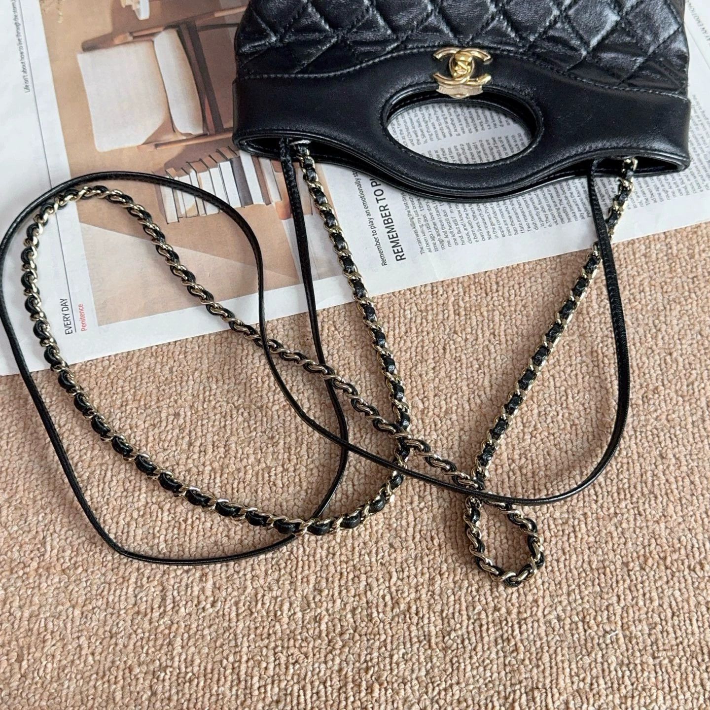 Chanel Pre-loved Bag Very good condition Size ONE SIZE - 8 Thumbnail