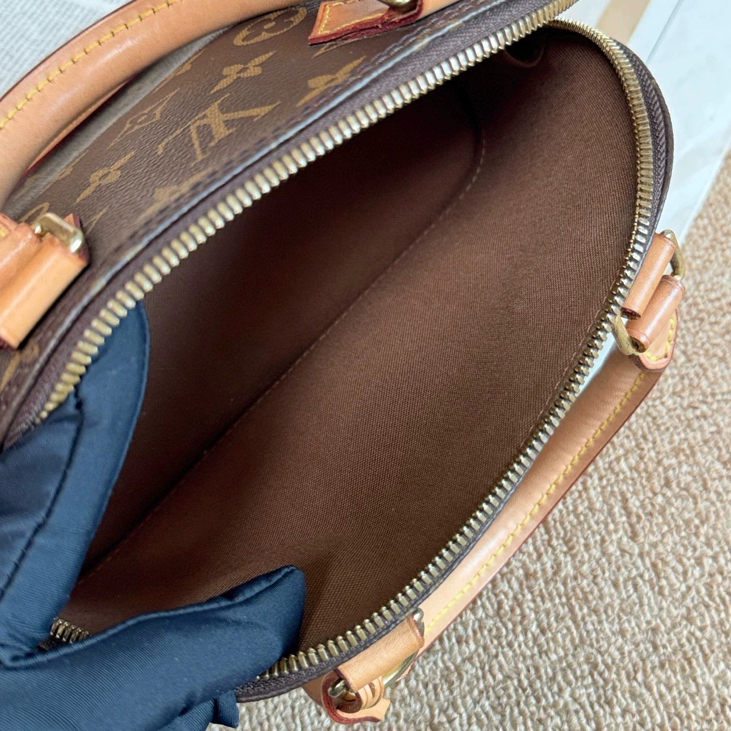 Louis Vuitton Pre-loved Bag Very good condition Size ONE SIZE - 8 Thumbnail