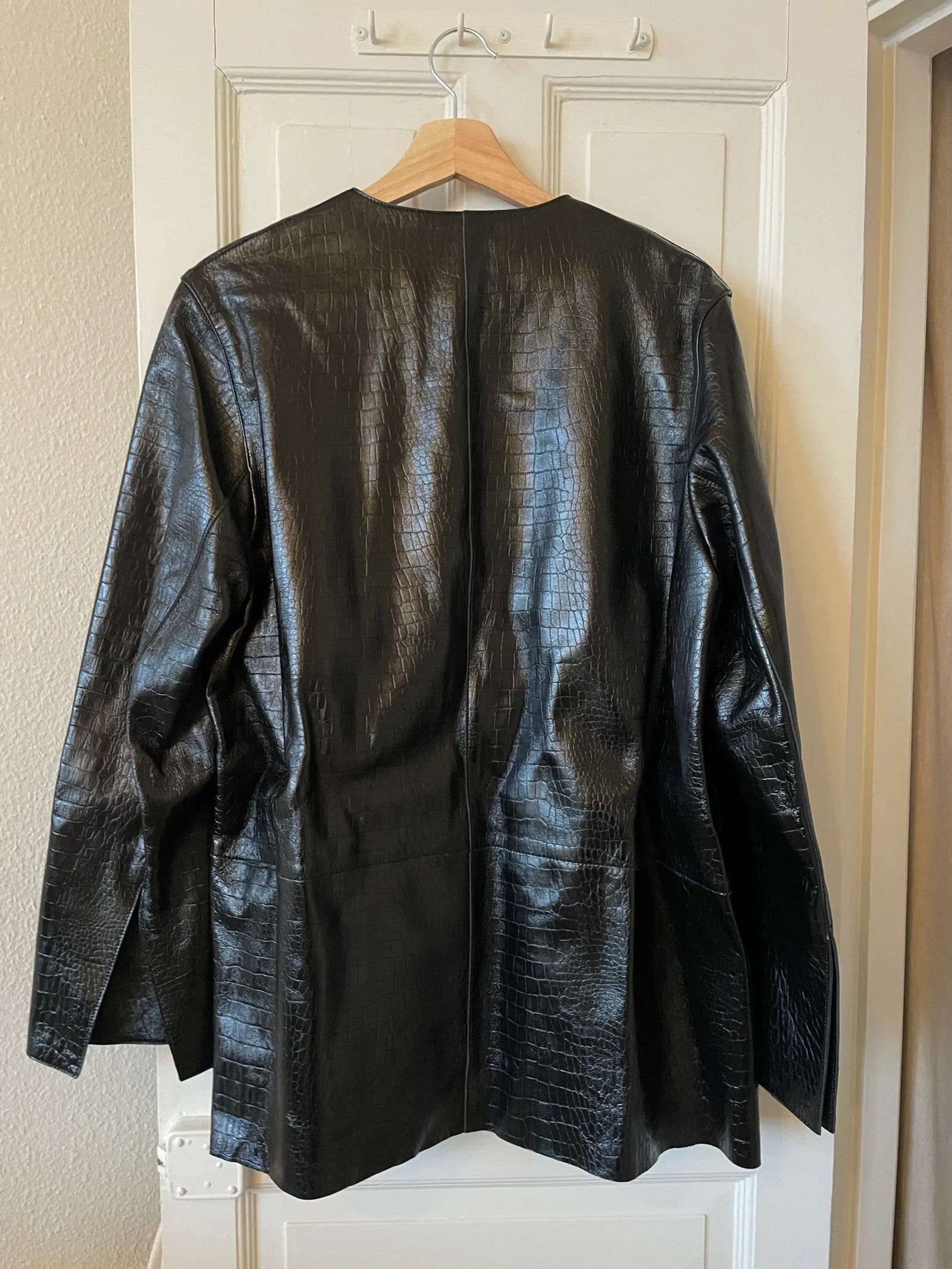 Toteme Toteme V-Neck Crocodile-Effect Leather Blazer Blazer Size XS / US 0-2 / IT 36-38 - 4 Thumbnail