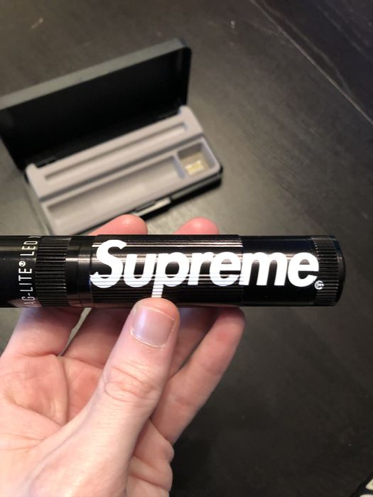 Supreme maglite store