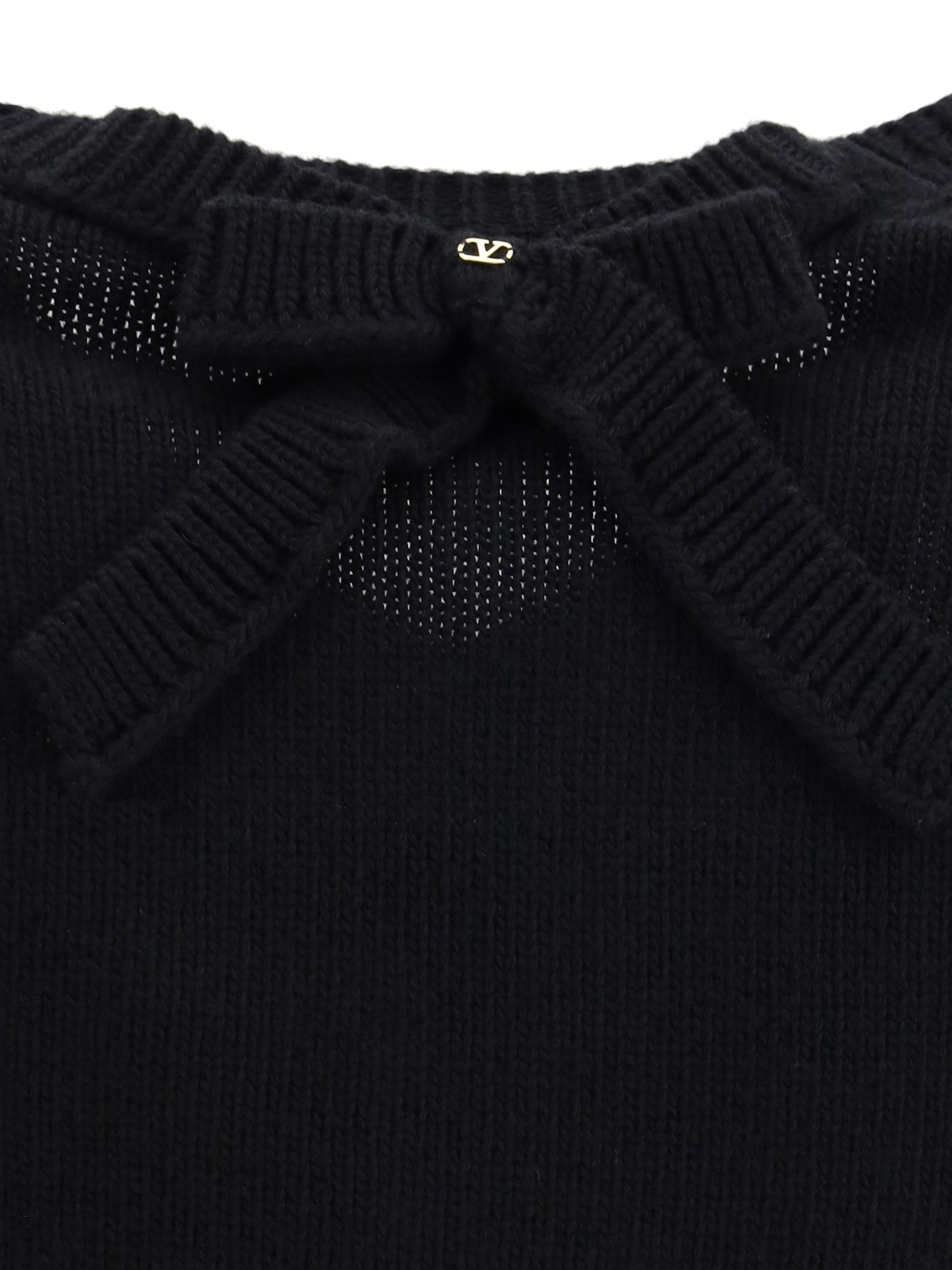 Wool Sweater with a bow at the back