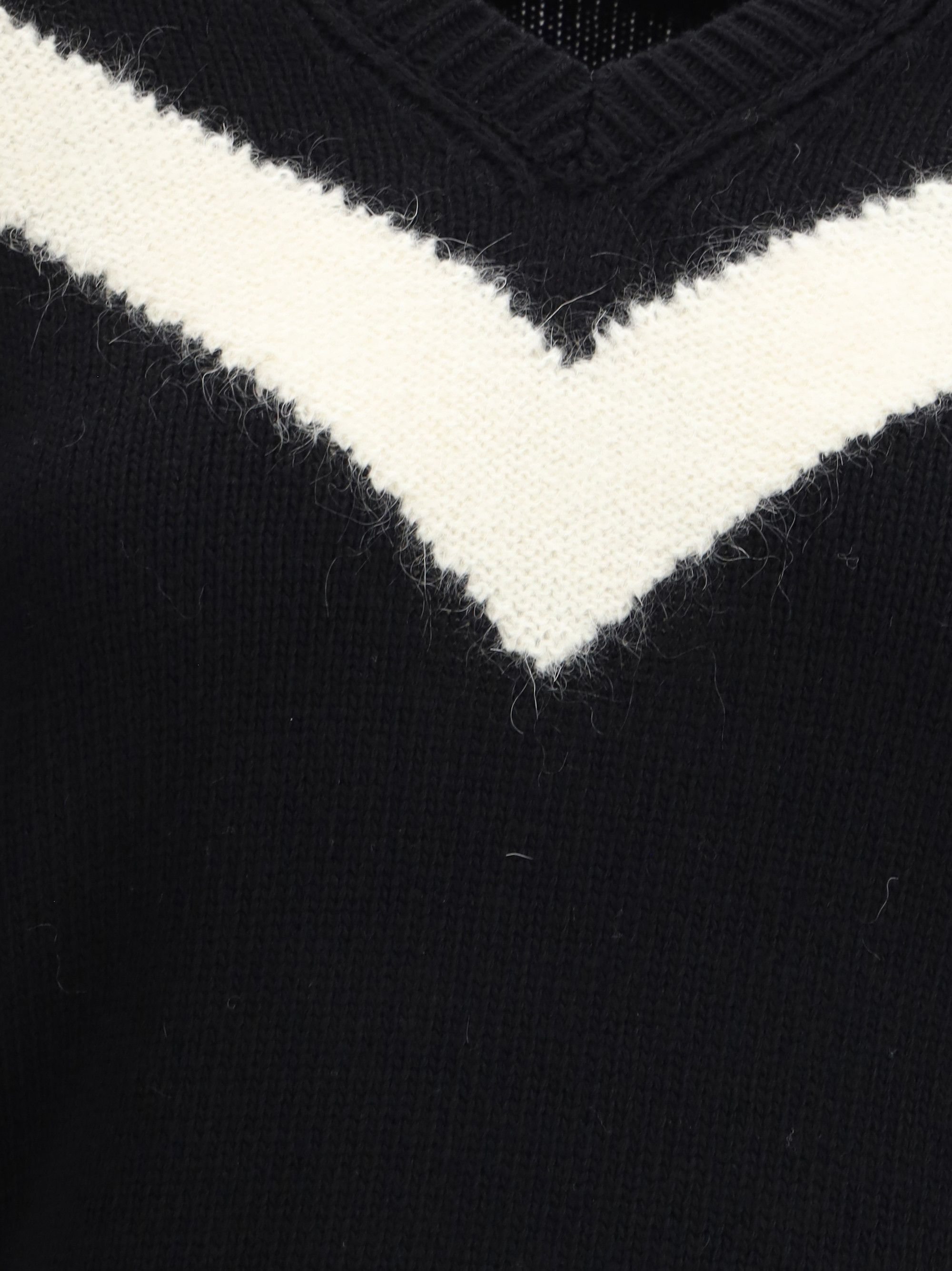 Wool Sweater with a bow at the back