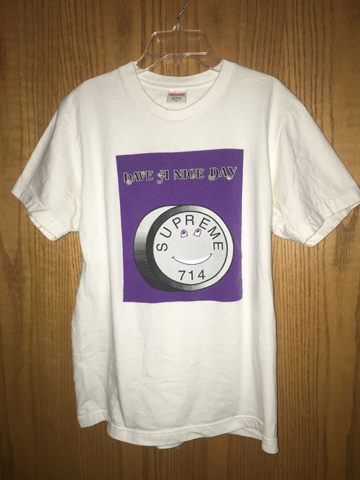 Supreme have a 2024 nice day tee