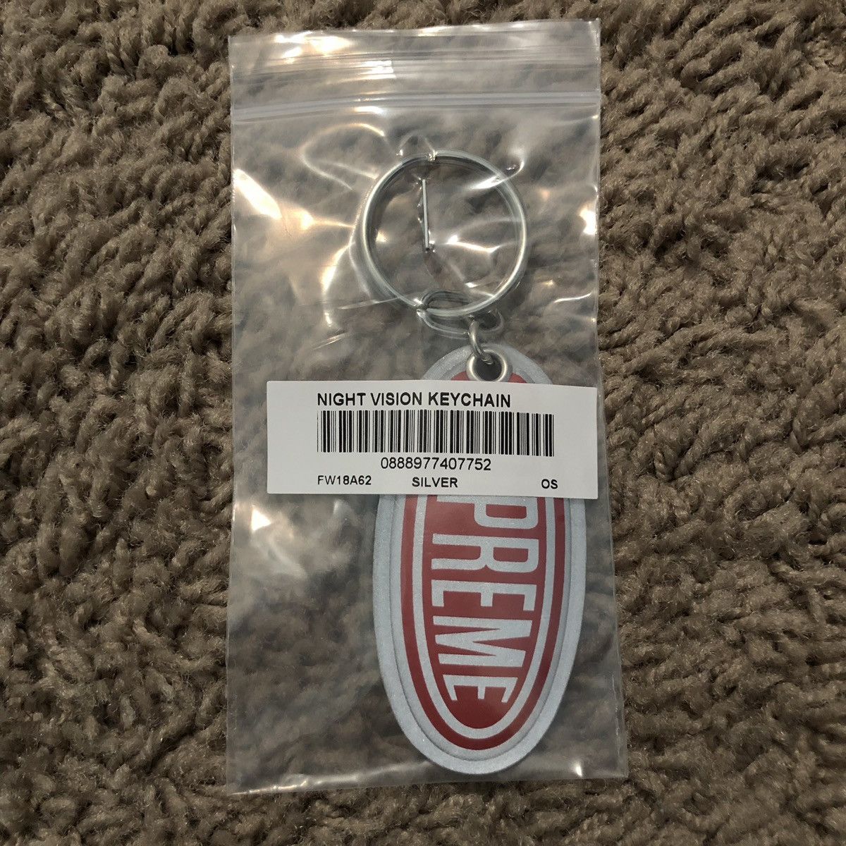 Supreme NEW Supreme Night Vision Keychain - 100% Authentic Size ONE SIZE - 2 Thumbnail