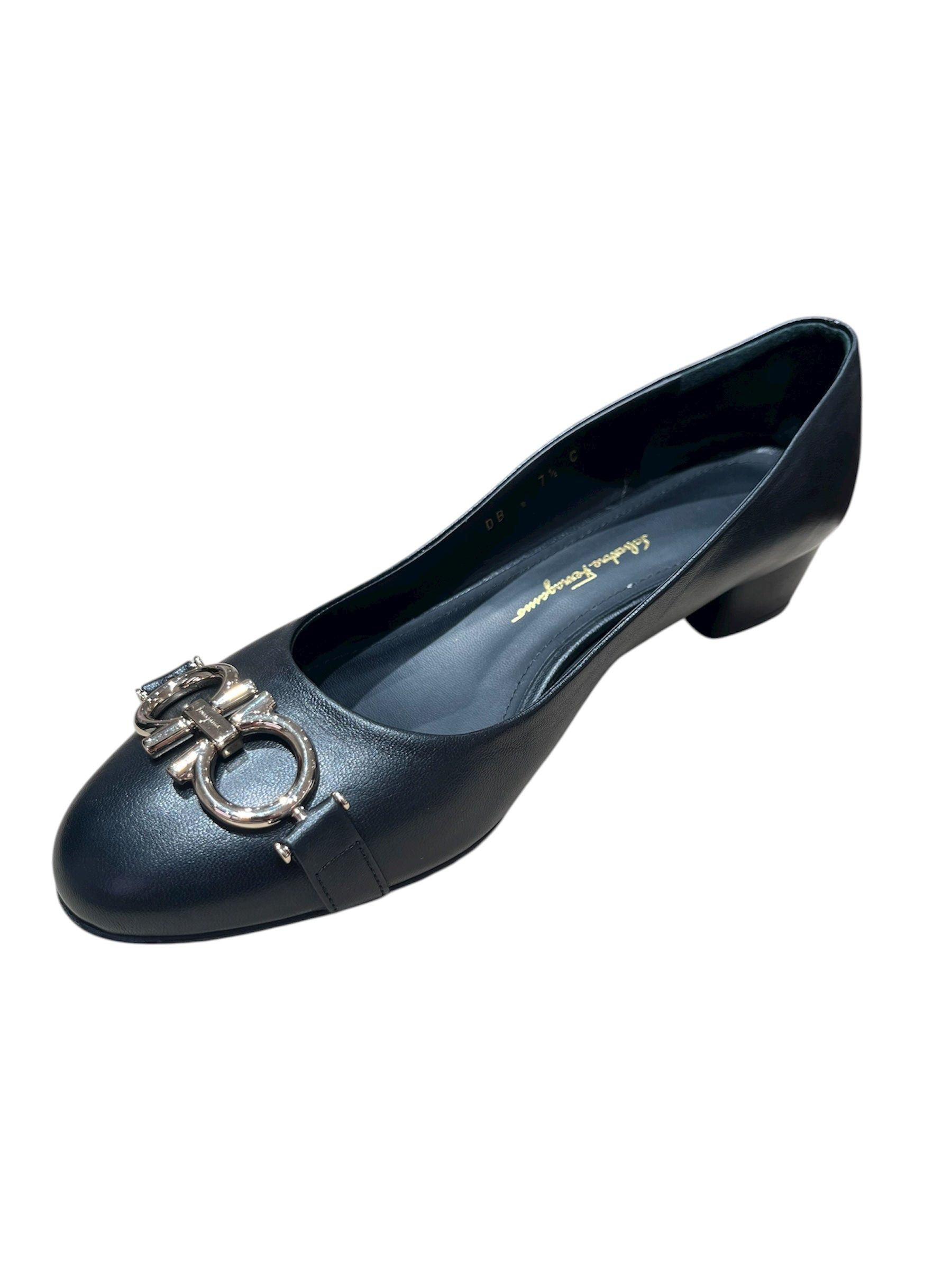 Salvatore Ferragamo Ferragamo Logo Garda Pumps SIZE 7 Size ONE SIZE - 2 Thumbnail