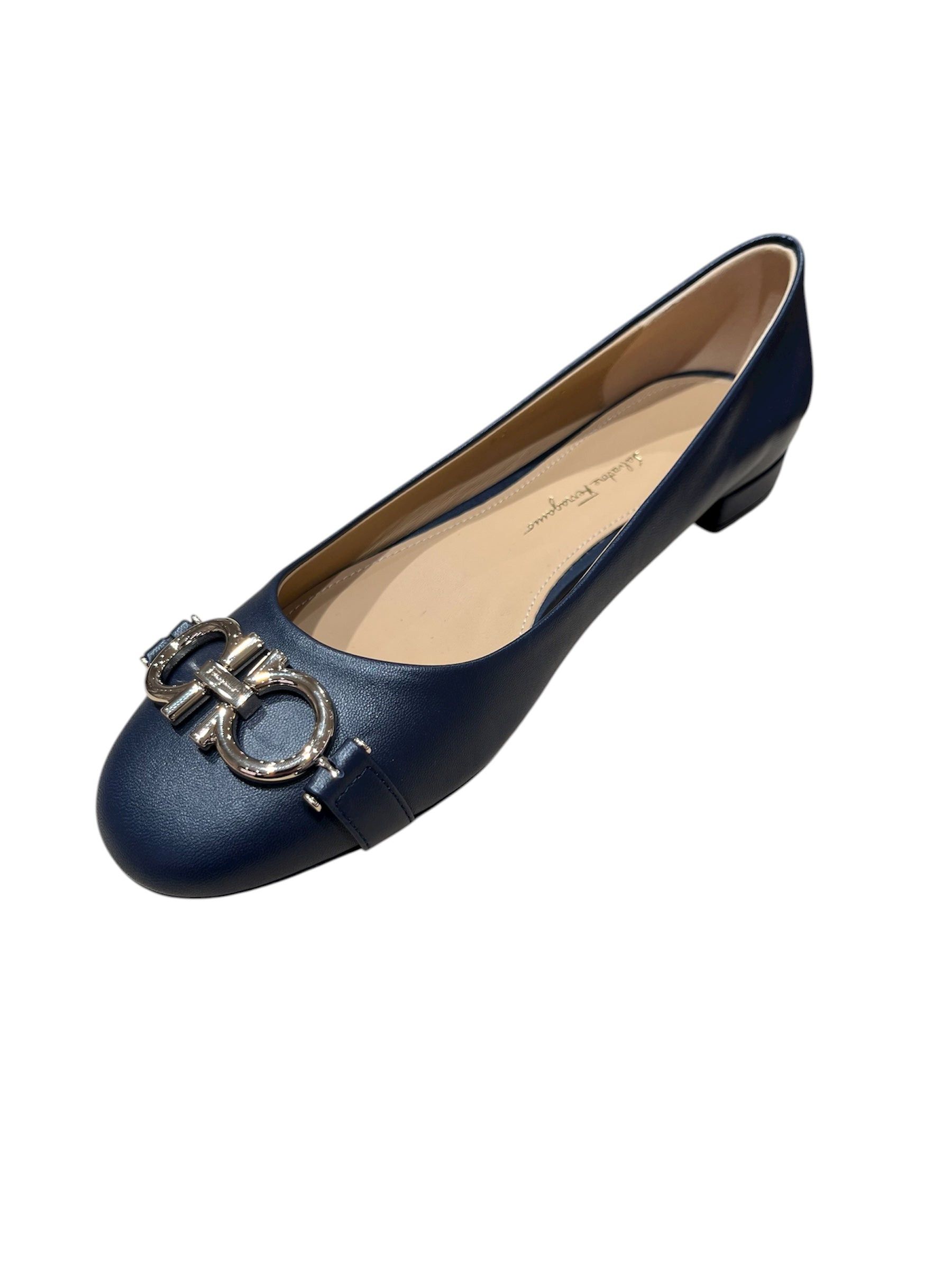 Salvatore Ferragamo Ferragamo Logo Garda Pumps SIZE 9 Size ONE SIZE - 2 Thumbnail