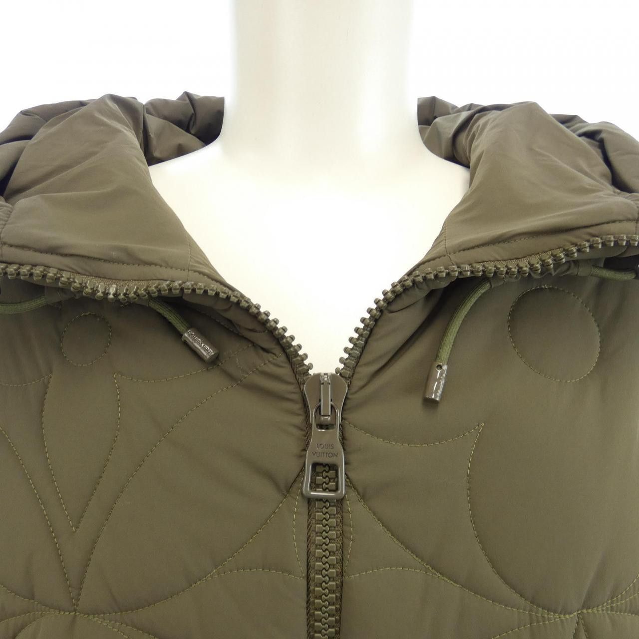 Louis Vuitton Louis Vuitton Louis Vuitton LVSE Flower Quilted Hoodie Jacket Cotton Outerwear HMB47WPPX DUTY FREE for USA Size ONE SIZE - 6 Thumbnail