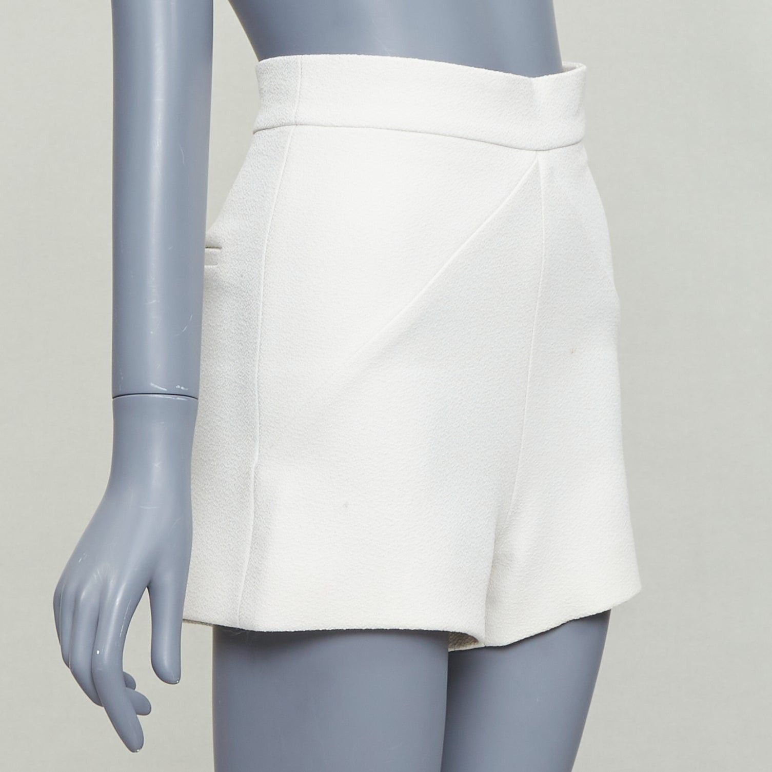 Balenciaga BALENCIAGA 2014 cream diagonal dart pleated back mini shorts FR34 XS Size 26" / US 2 / IT 38 - 3 Thumbnail