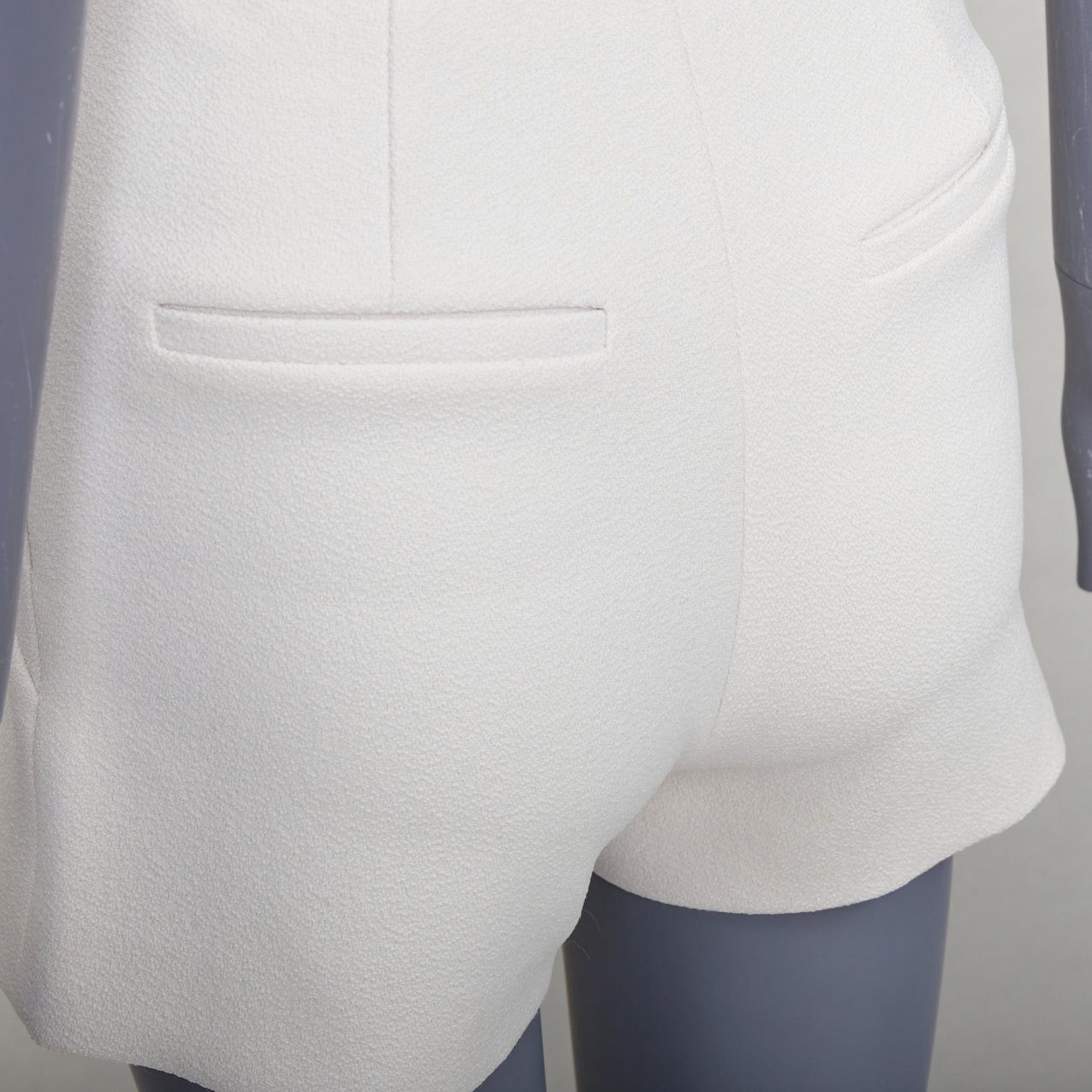 Balenciaga BALENCIAGA 2014 cream diagonal dart pleated back mini shorts FR34 XS Size 26" / US 2 / IT 38 - 2 Thumbnail