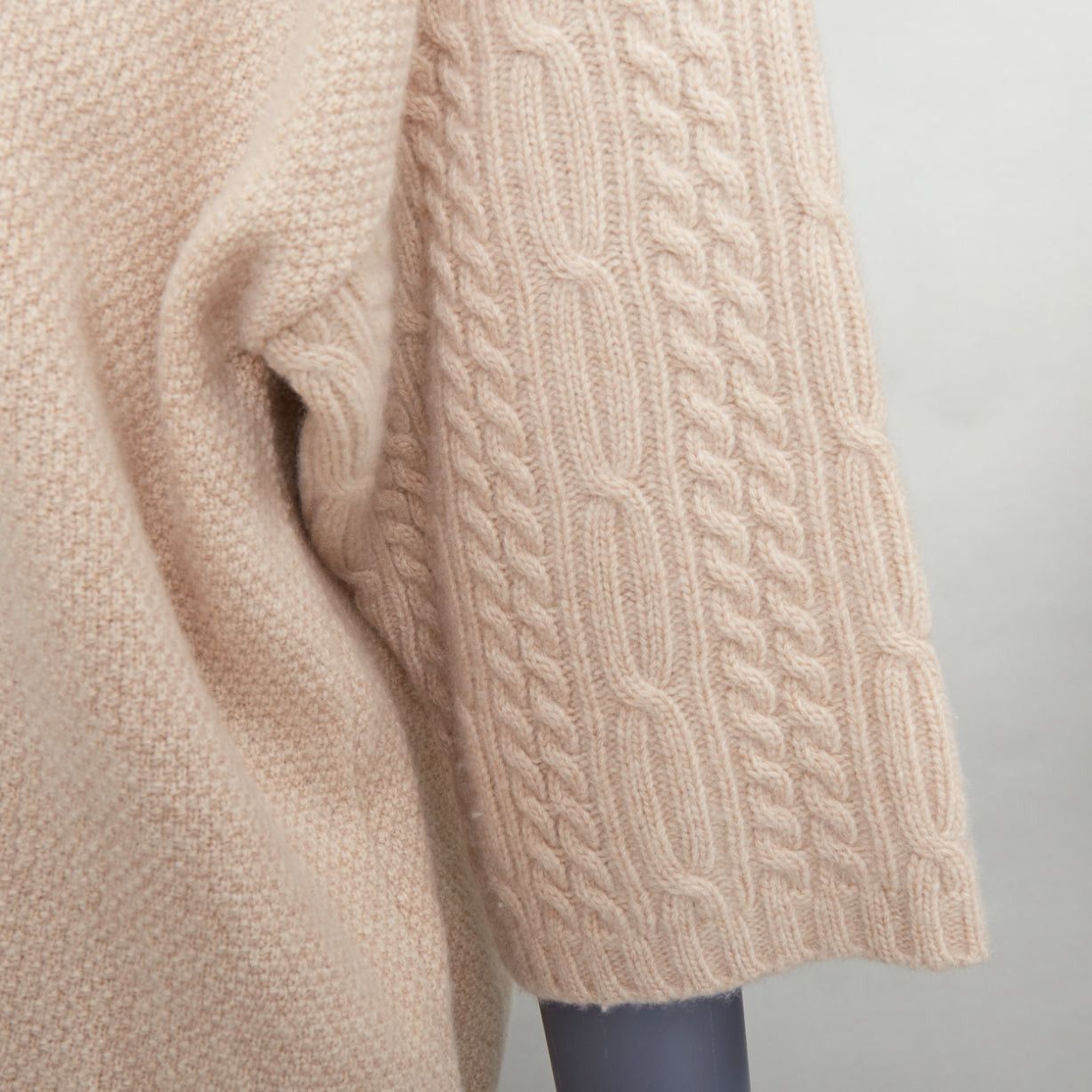 Max Mara MAX MARA beige virgin wool cashmere cable knit sleeve sweater S Size S / US 4 / IT 40 - 2 Thumbnail