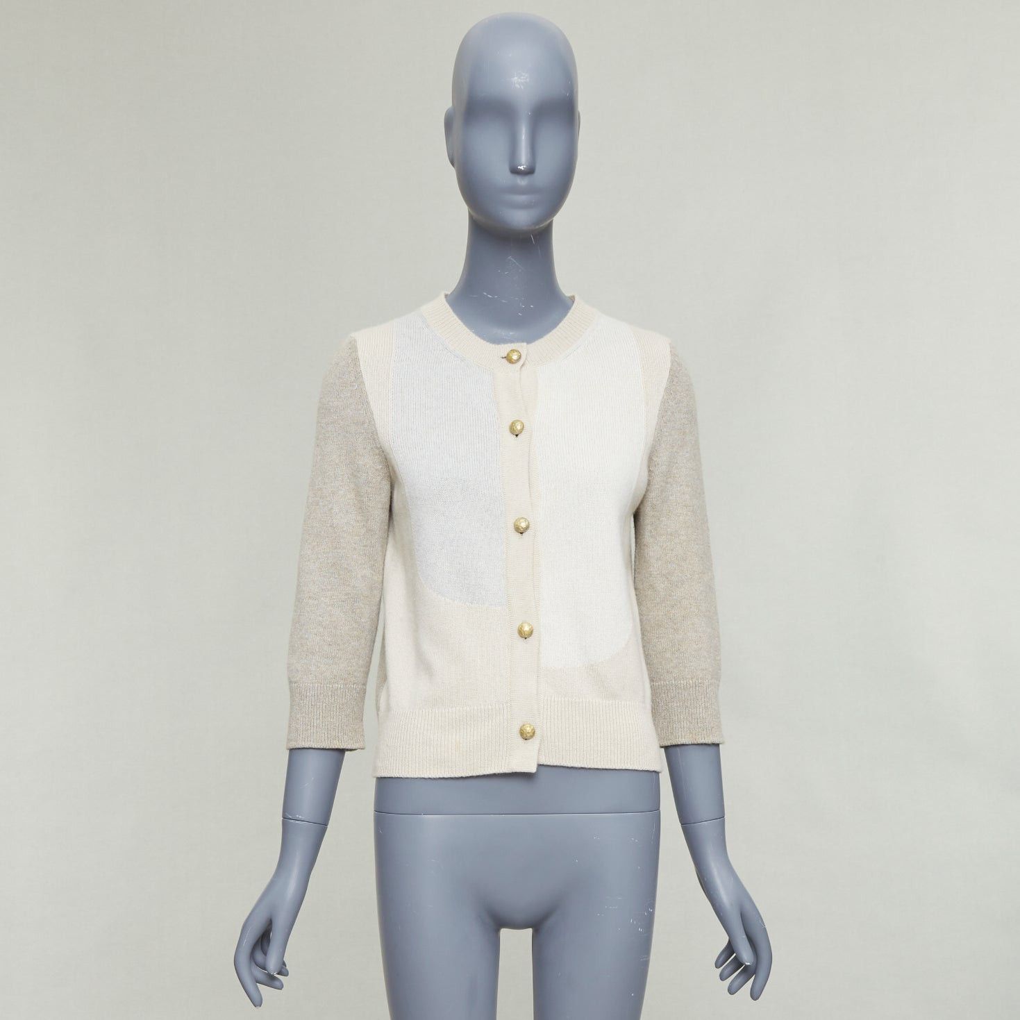 Chanel CHANEL 100% cashmere beige cream colorblocked CC buttons cardigan FR36 S Size S / US 4 / IT 40 - 10 Thumbnail