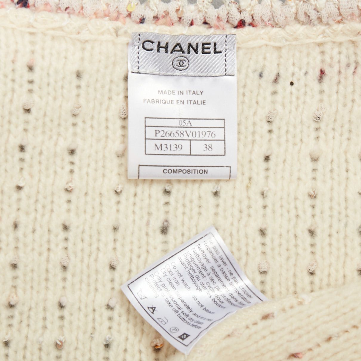 Chanel CHANEL 05A cream pink wool boucle tweed gold CC buttons cardigan FR38 M Size M / US 6-8 / IT 42-44 - 9 Thumbnail