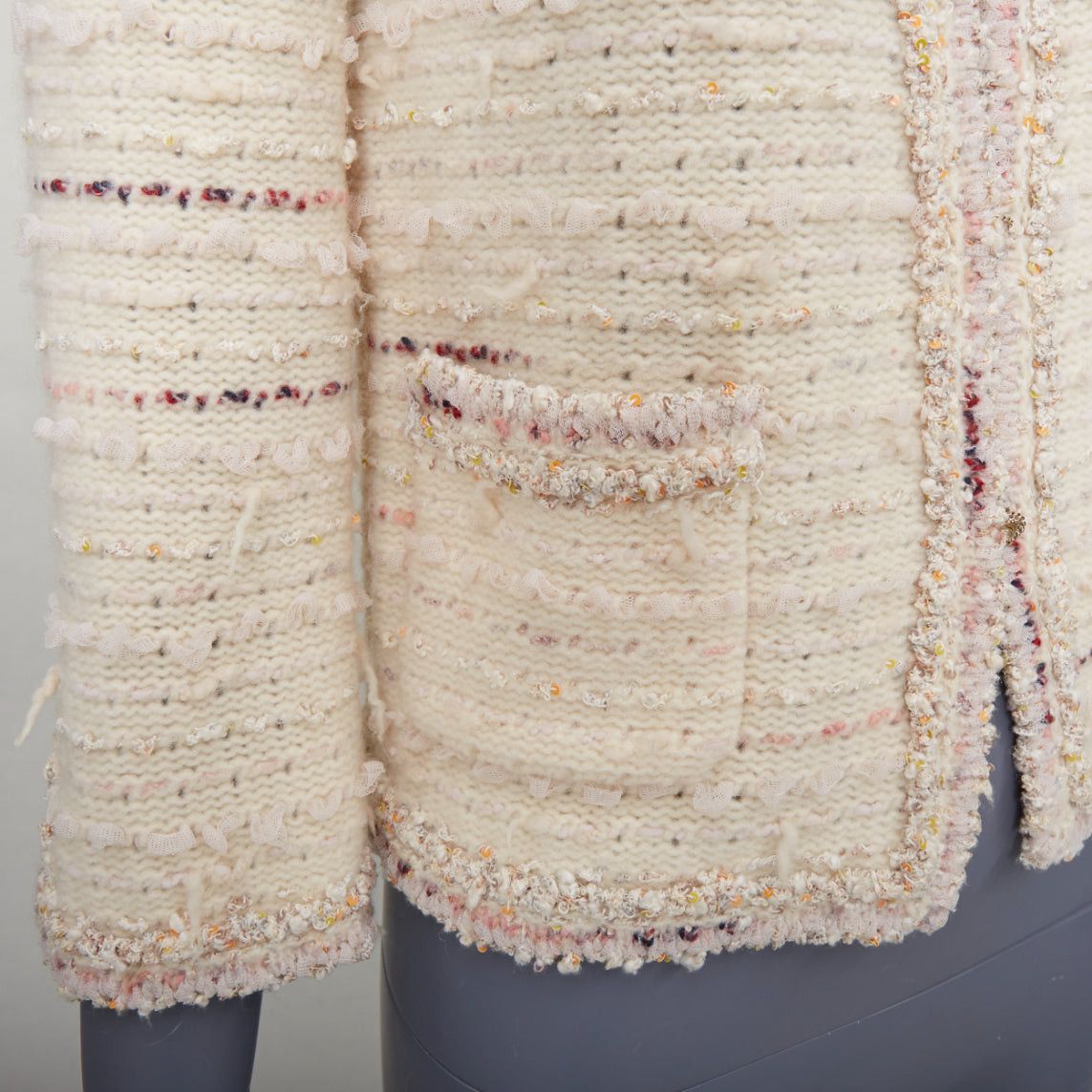 Chanel CHANEL 05A cream pink wool boucle tweed gold CC buttons cardigan FR38 M Size M / US 6-8 / IT 42-44 - 8 Thumbnail