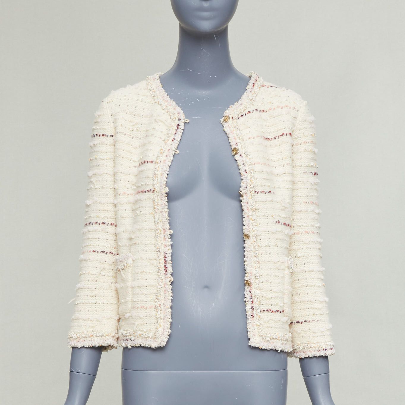Chanel CHANEL 05A cream pink wool boucle tweed gold CC buttons cardigan FR38 M Size M / US 6-8 / IT 42-44 - 3 Thumbnail
