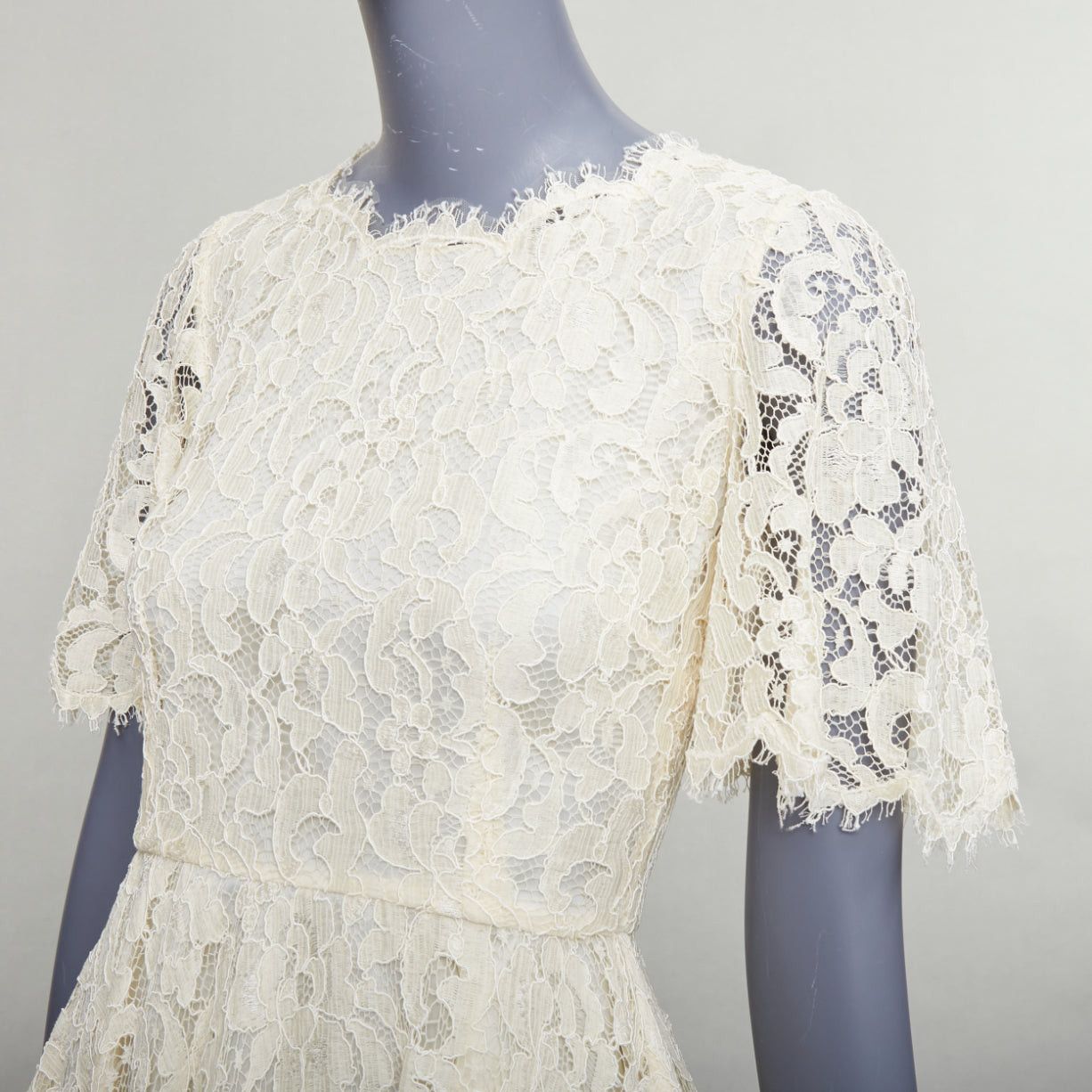 Dolce & Gabbana DOLCE GABBANA cream floral lace short sleeve silk lined dress IT40 S Size S / US 4 / IT 40 - 2 Thumbnail