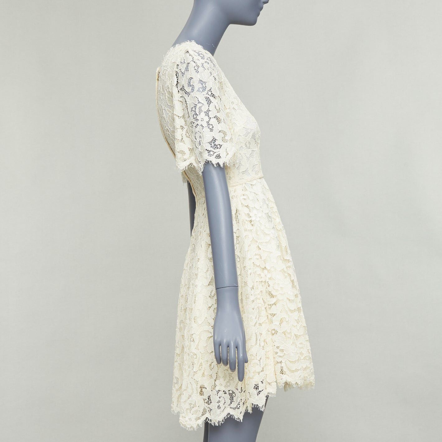 Dolce & Gabbana DOLCE GABBANA cream floral lace short sleeve silk lined dress IT40 S Size S / US 4 / IT 40 - 4 Thumbnail