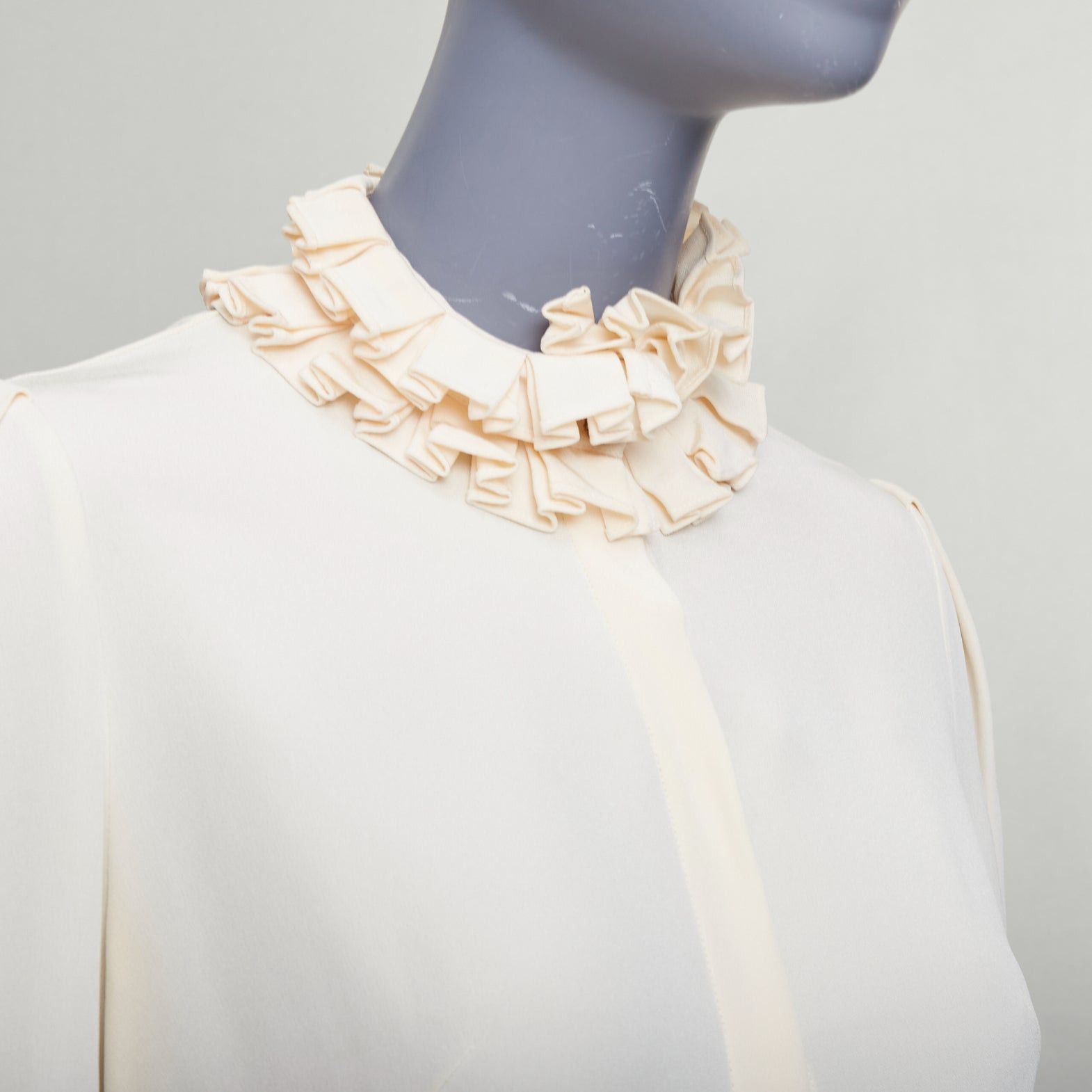 Alexander McQueen ALEXANDER MCQUEEN 100% silk cream Victorian ruffle collar darted blouse IT38 XS Size XS / US 0-2 / IT 36-38 - 2 Thumbnail