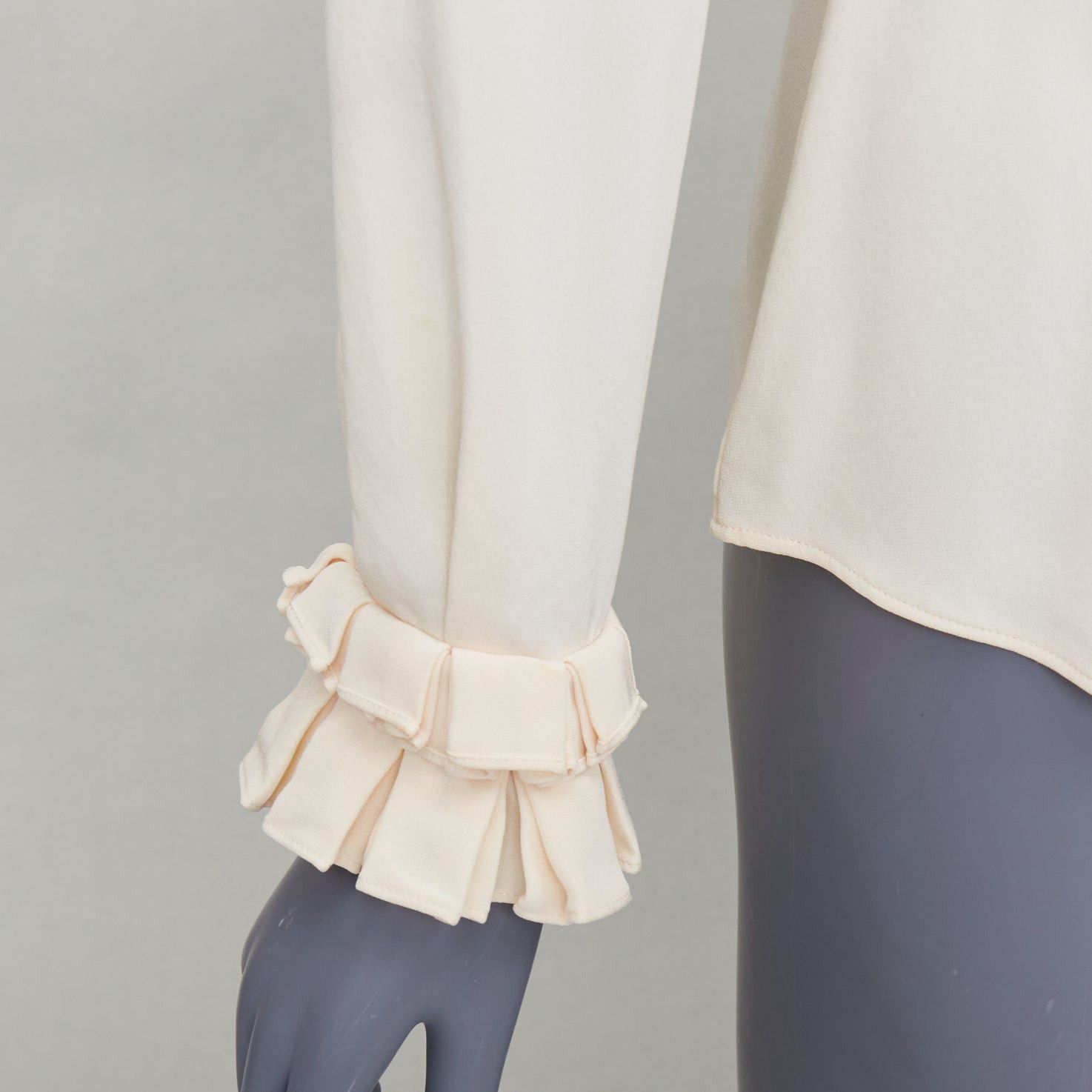 Alexander McQueen ALEXANDER MCQUEEN 100% silk cream Victorian ruffle collar darted blouse IT38 XS Size XS / US 0-2 / IT 36-38 - 7 Thumbnail