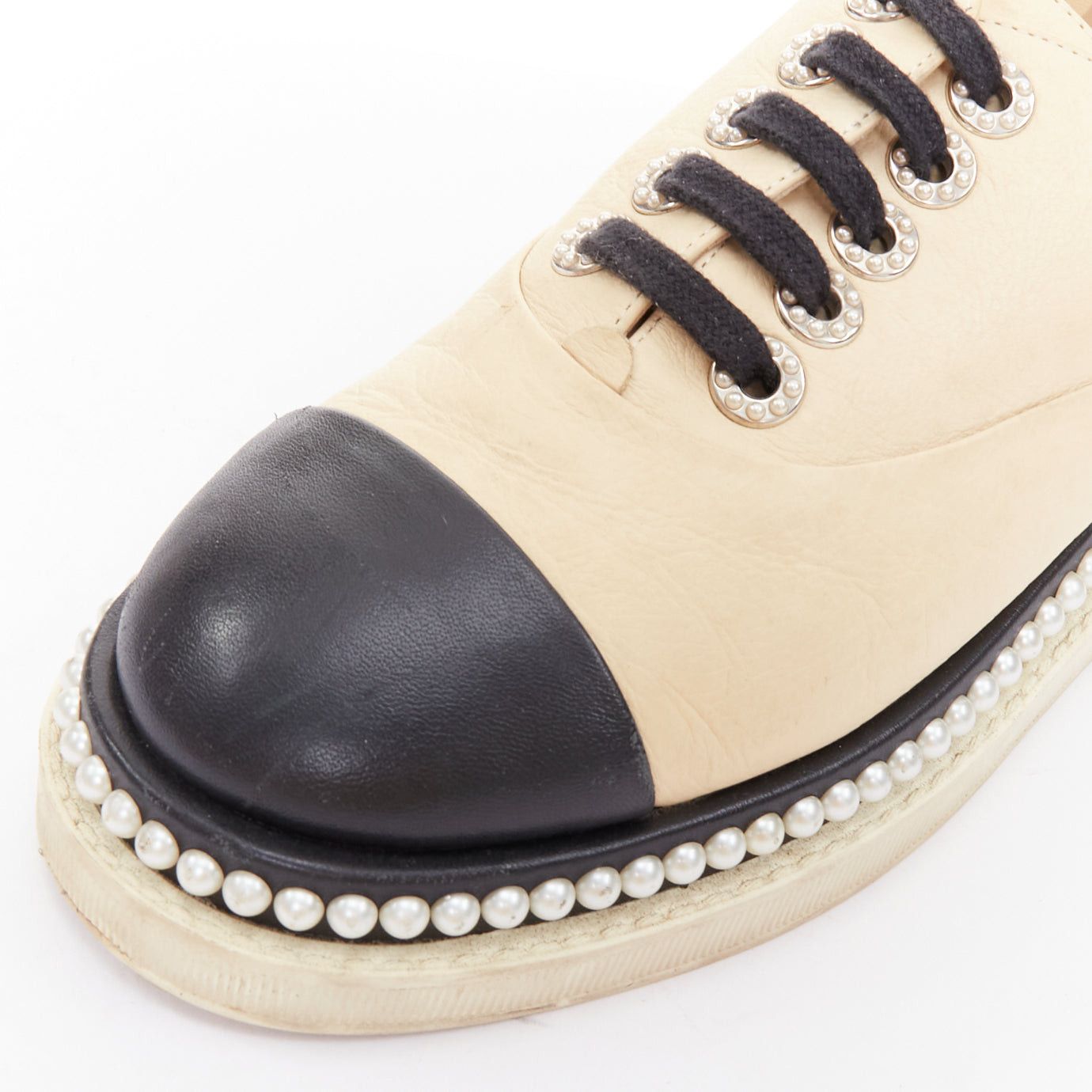Chanel CHANEL beige black monochrome leather faux pearl lace up derbies EU35.5 Size US 5.5 / IT 35.5 - 9 Thumbnail