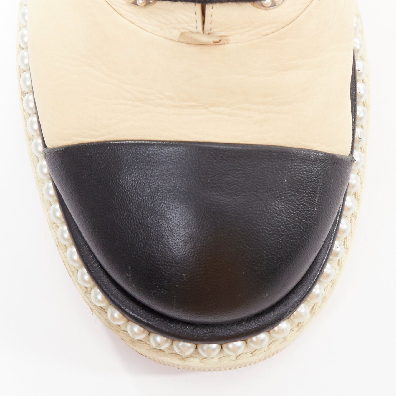 Chanel CHANEL beige black monochrome leather faux pearl lace up derbies EU35.5 Size US 5.5 / IT 35.5 - 5 Thumbnail