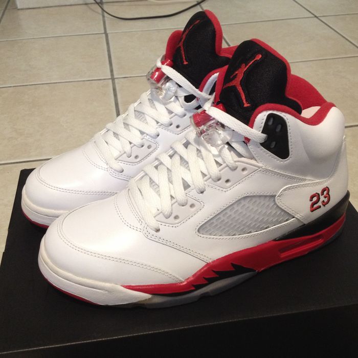 Black and on sale red jordan 5s