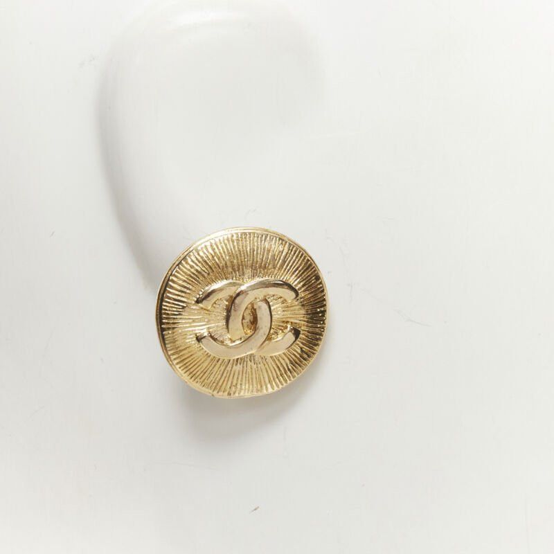 Chanel CHANEL Vintage CC logo gold starburst textured clip on earrings Size ONE SIZE - 4 Thumbnail