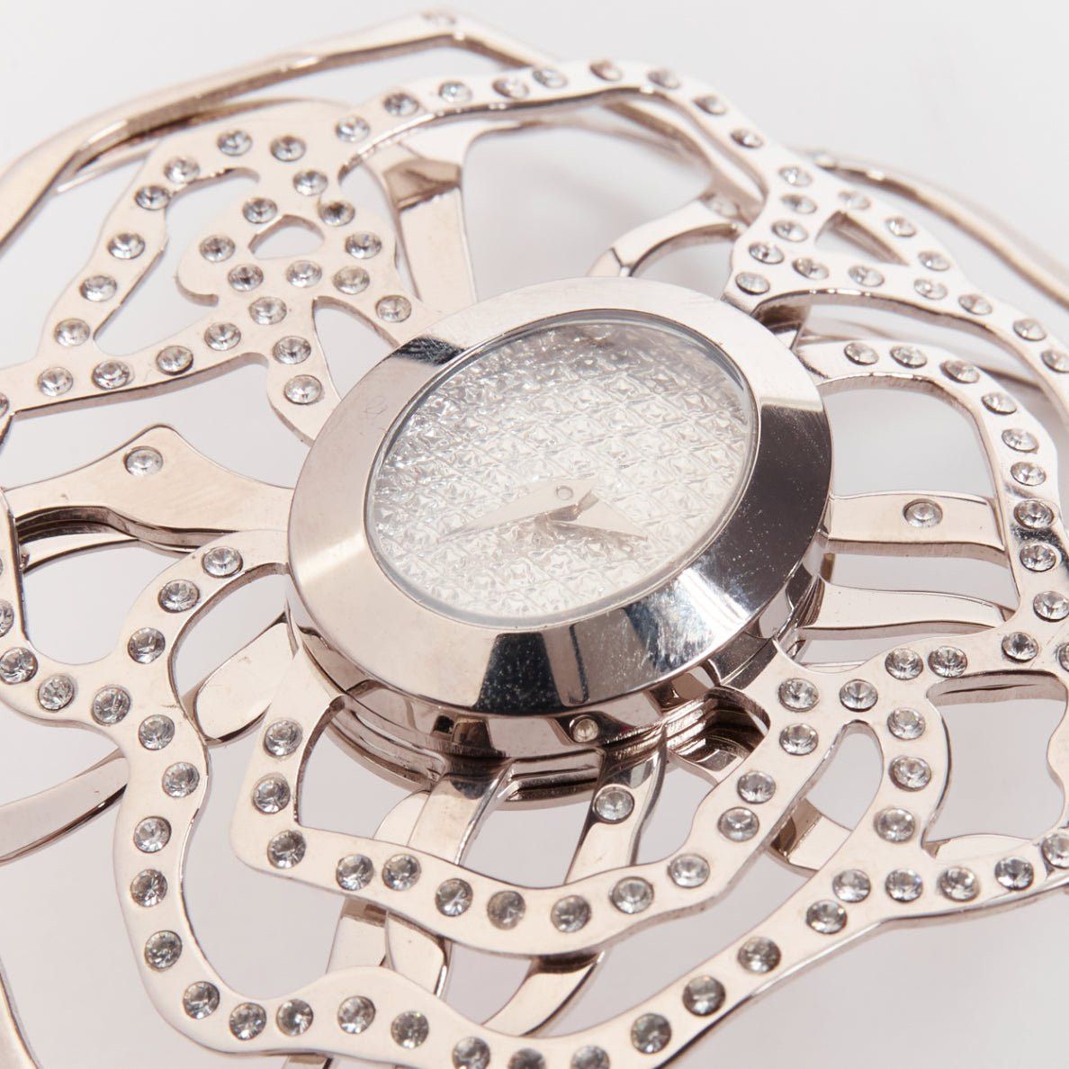 Valentino VALENTINO Vintage silver crystal flower stainless steel bracelet watch Size ONE SIZE - 2 Thumbnail