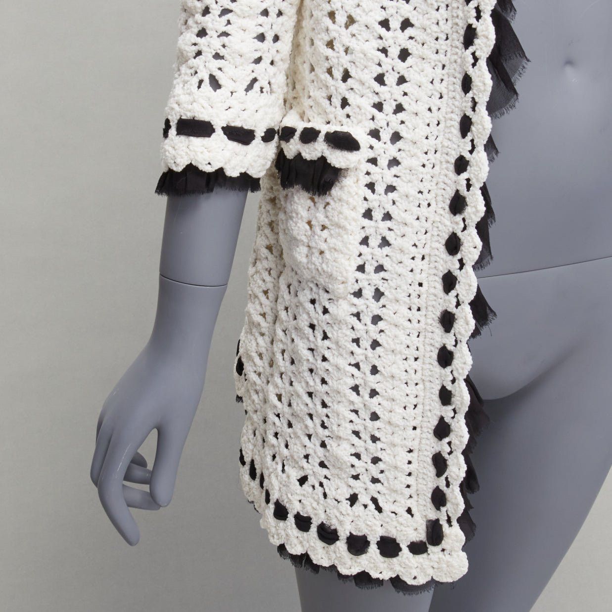 Chanel CHANEL 05P Runway cream crochet knit black silk trim cardigan coat FR38 M Size M / US 6-8 / IT 42-44 - 7 Thumbnail