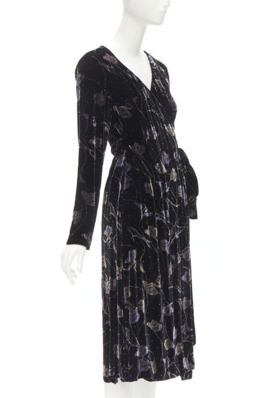 Diane von Furstenberg DIANE VON FUSTENBERG black floral print velvet wrap dress robe XS Size XS / US 0-2 / IT 36-38 - 3 Thumbnail