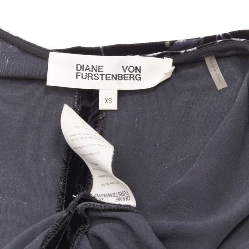 Diane von Furstenberg DIANE VON FUSTENBERG black floral print velvet wrap dress robe XS Size XS / US 0-2 / IT 36-38 - 9 Thumbnail