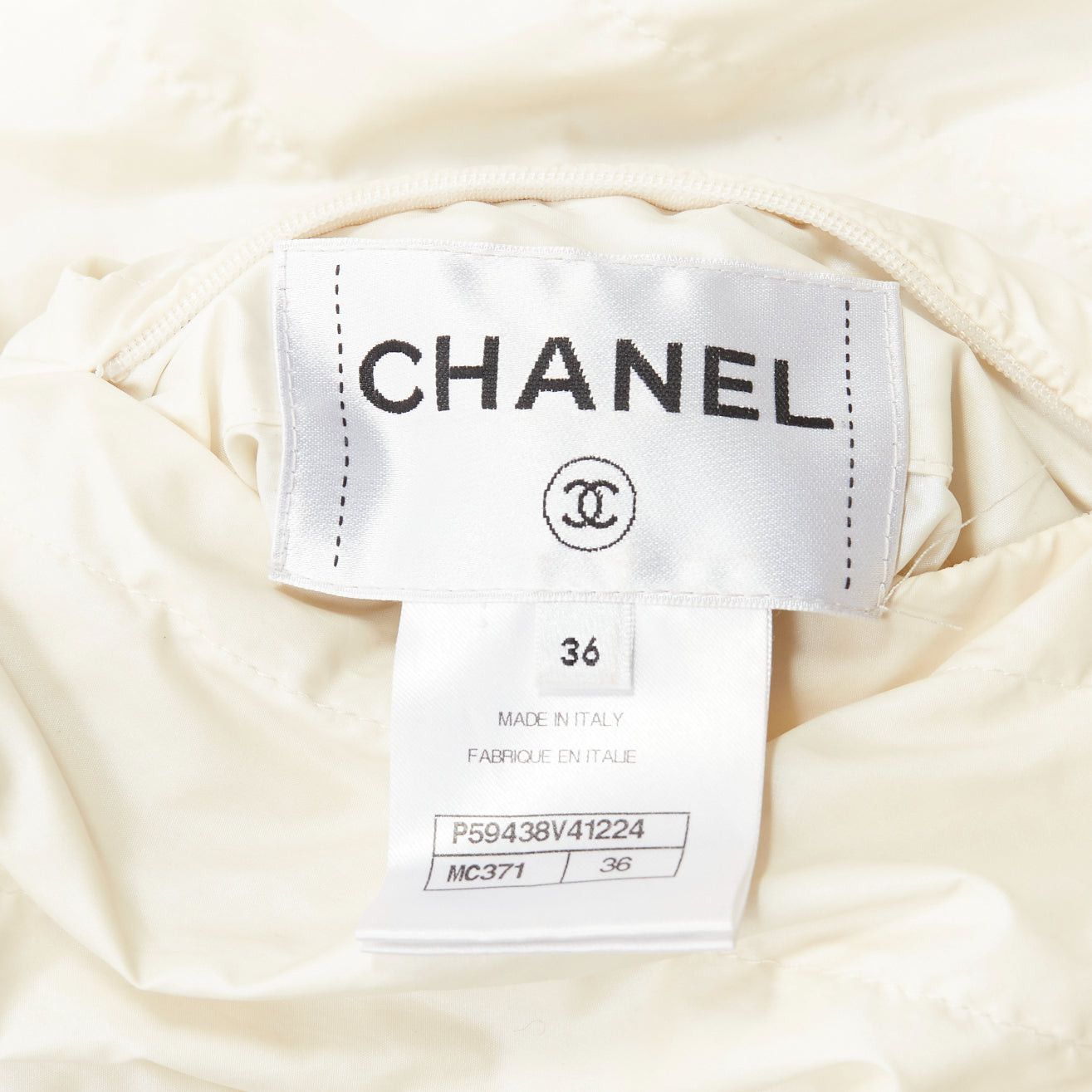 Chanel CHANEL Reversible black white wool tweed CC logo padded puffer jacket FR36 S Size S / US 4 / IT 40 - 9 Thumbnail