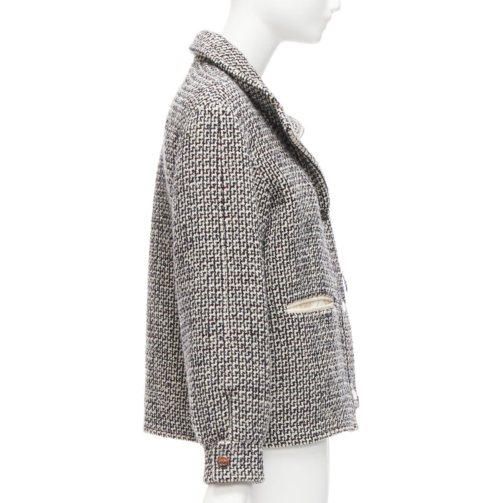 Chanel CHANEL Reversible black white wool tweed CC logo padded puffer jacket FR36 S Size S / US 4 / IT 40 - 5 Thumbnail