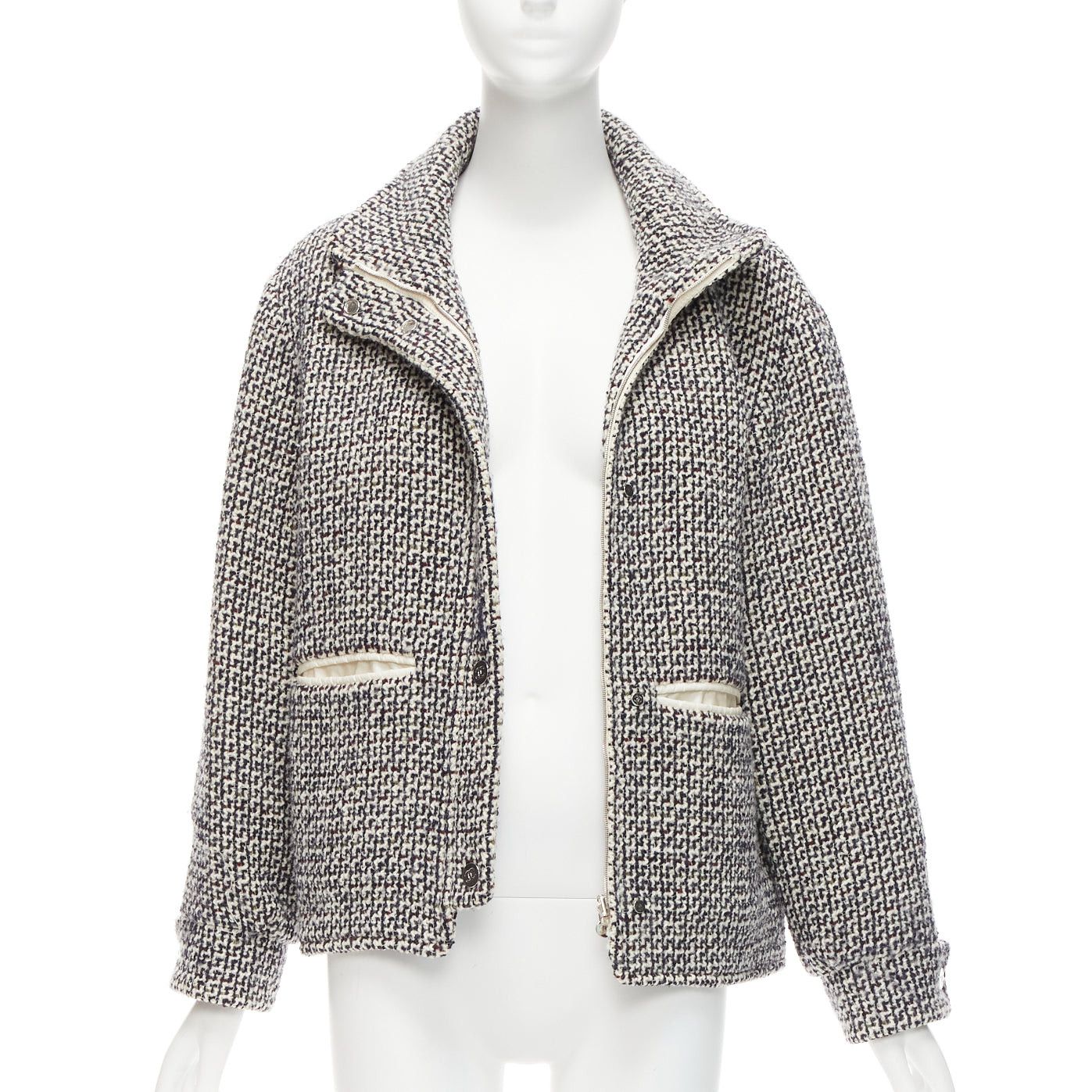 Chanel CHANEL Reversible black white wool tweed CC logo padded puffer jacket FR36 S Size S / US 4 / IT 40 - 3 Thumbnail