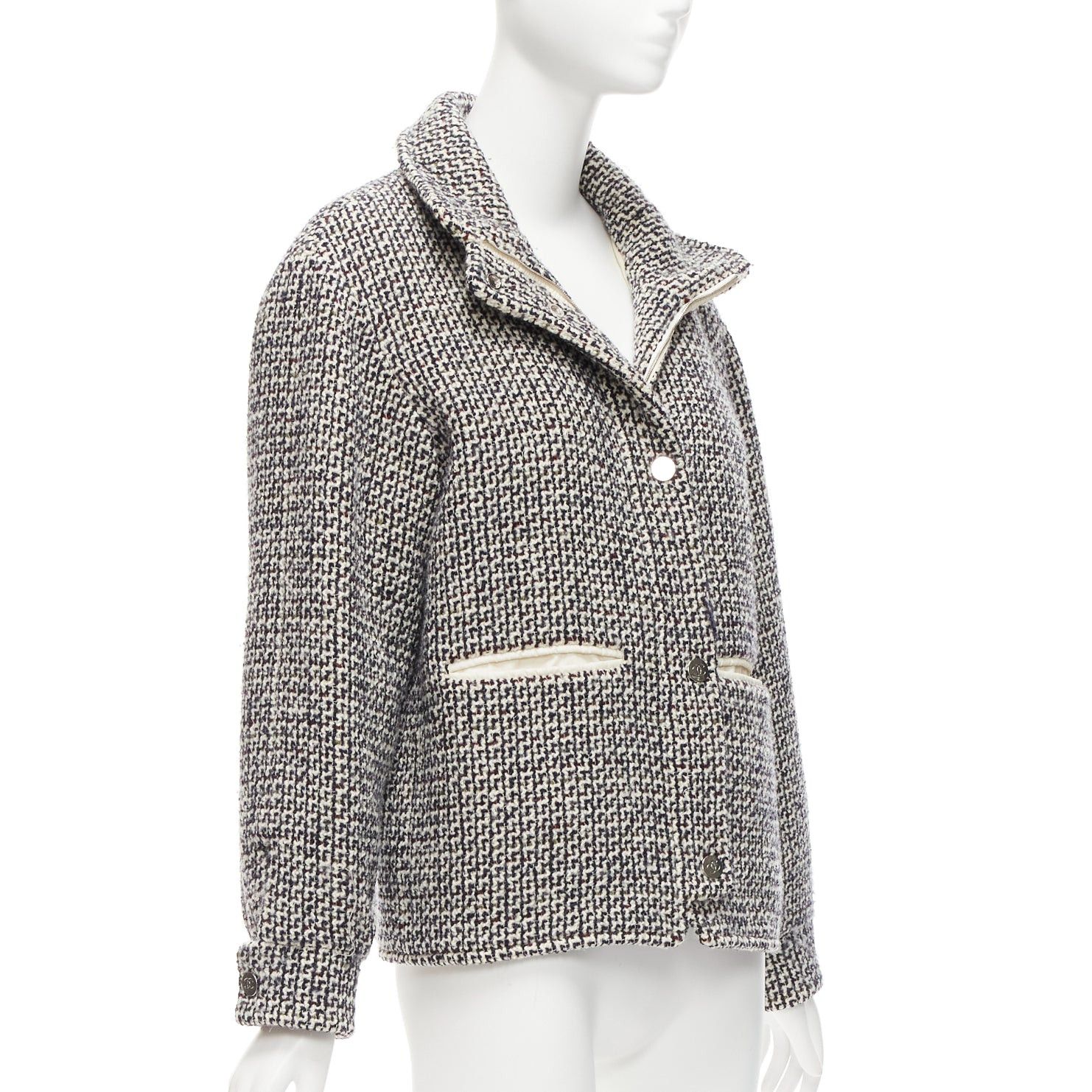 Chanel CHANEL Reversible black white wool tweed CC logo padded puffer jacket FR36 S Size S / US 4 / IT 40 - 4 Thumbnail